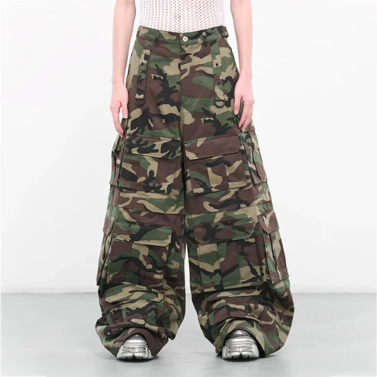 Wholesale loose camo print wide leg cargo pants high quality custom utilitarian paneled cotton multiple pockets cargo trousers
