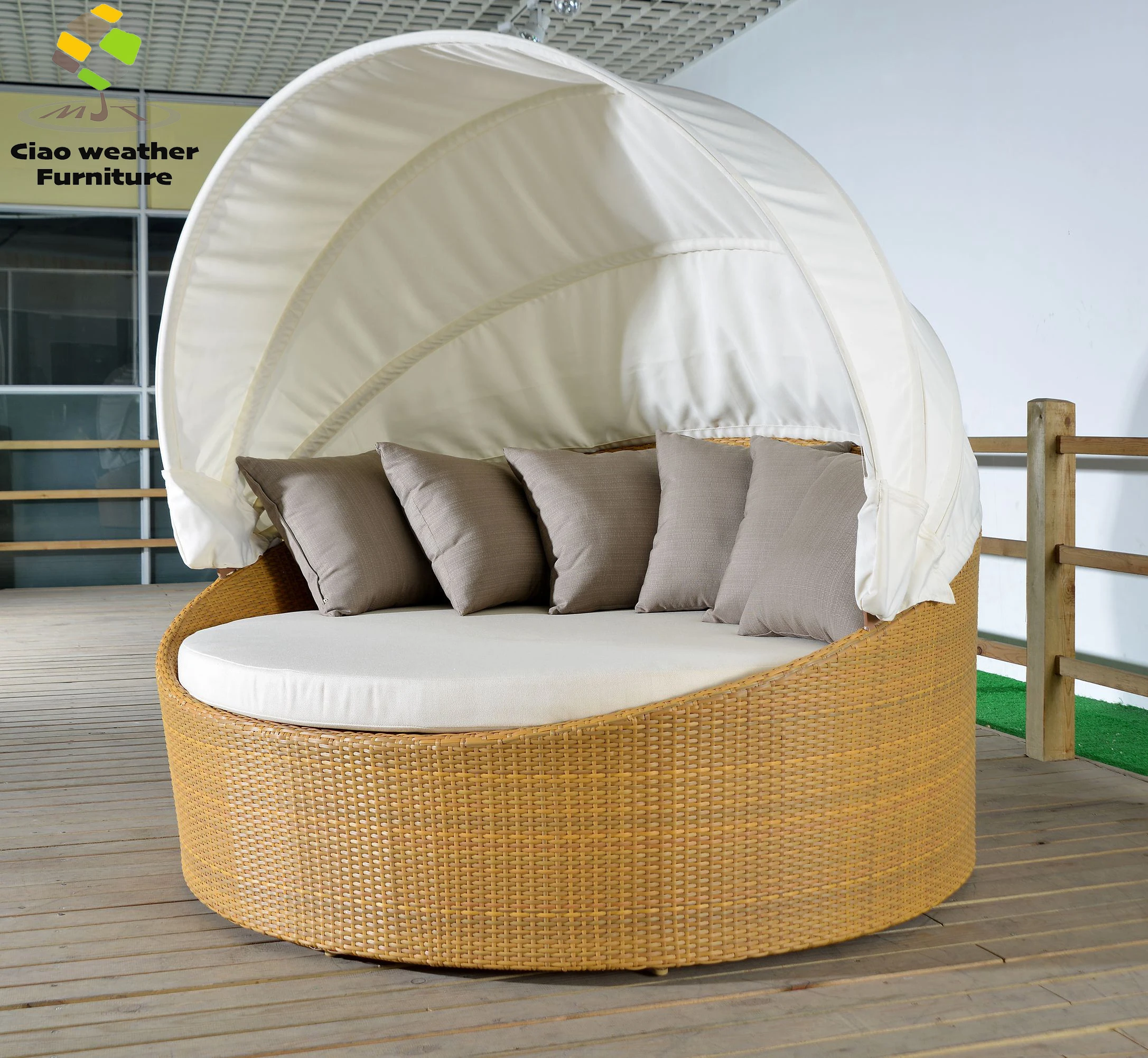 Garden rattan woven round bed with canopy
