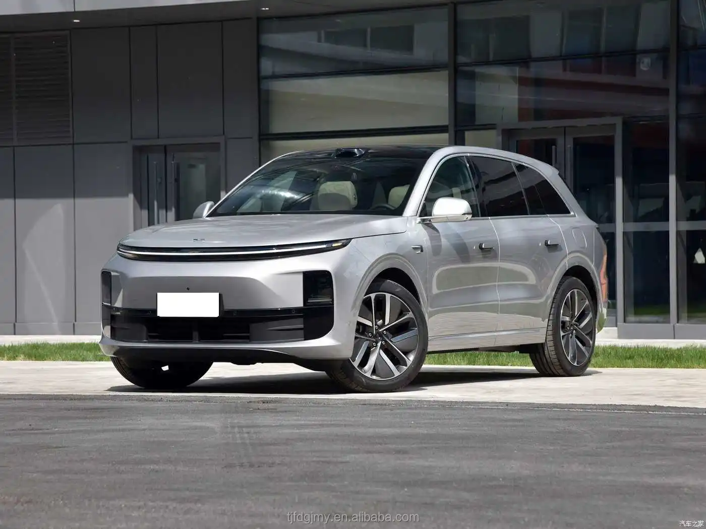 2025 Lixiang L6 Luxury Electric SUV 4WD Hybrid Electric Car with Auto Gearbox New Energy Vehicle