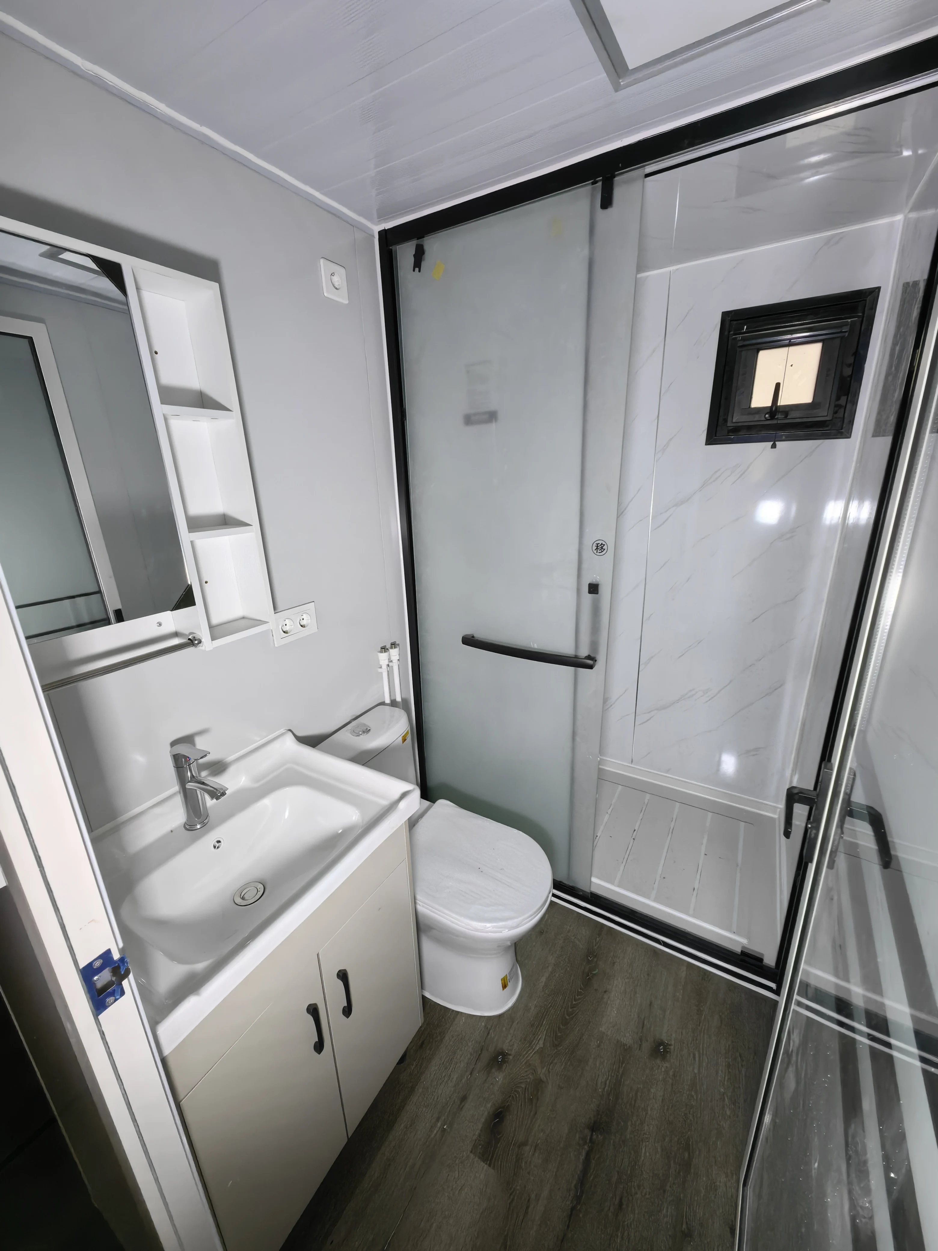 Popular Wholesale Portable Luxury Homes Container House Hotel Log Cabins Modular Expandable Homes with Terrace