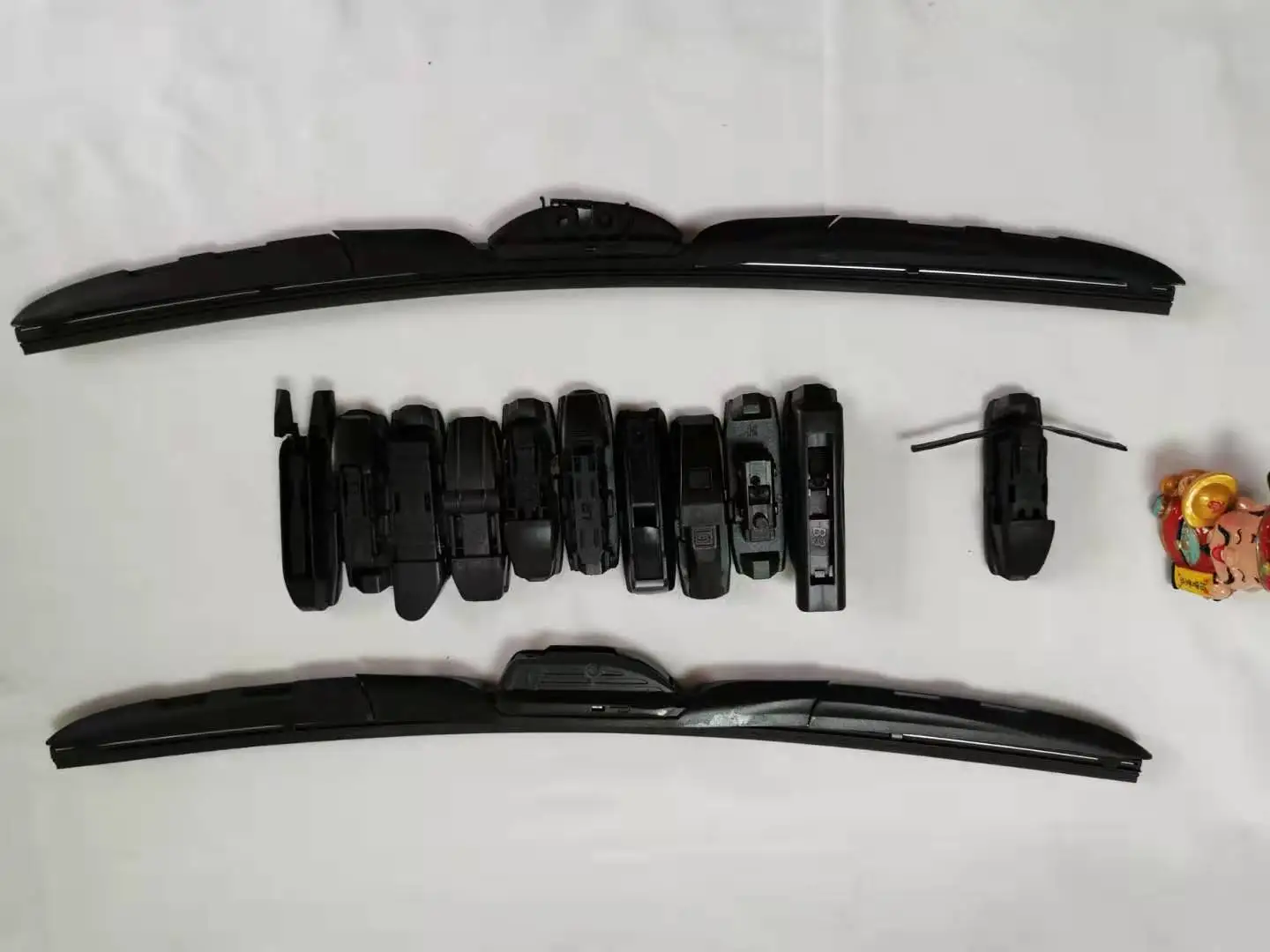 
free samples China factory hot sale intelligent multifunctional soft flat wiper blade with 12 adapters 