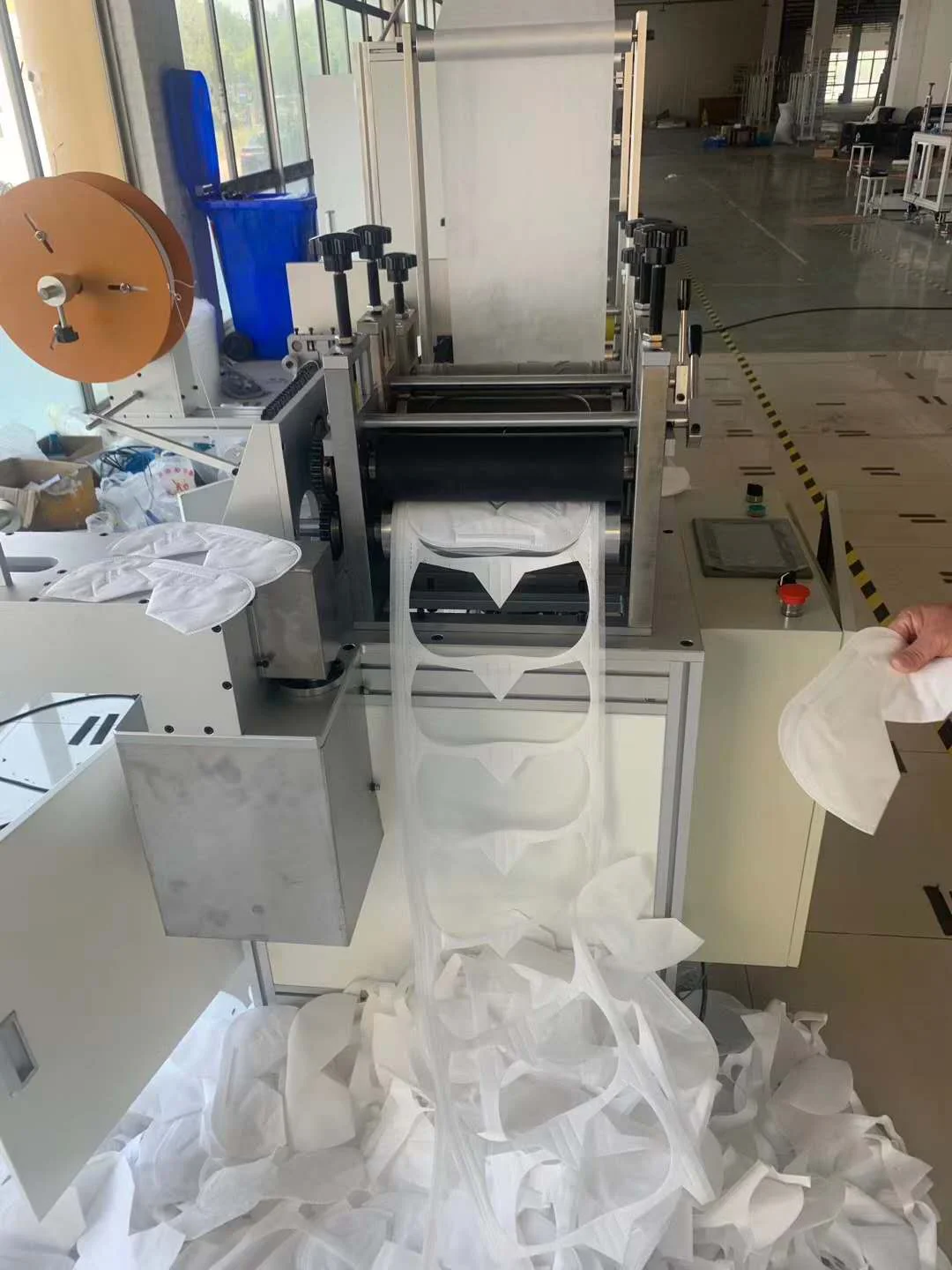 Servo System Full Automatic Nonwoven Disposable Medical Dust Mask Making Machine For 3Ply Mask