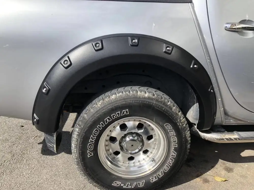 Высокая производительность Aftermarket ABS изменение крылья с разных цветов украшенные заклепками черный арок ДЛЯ Triton