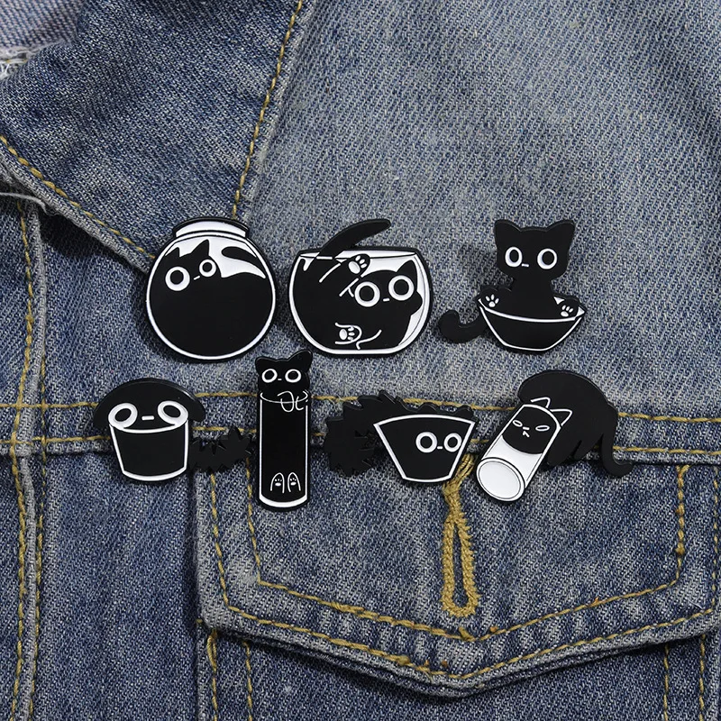 Wholesale Bat Halloween Magic Black Cat Fashion Lapel Badge Pin Souvenir Cat Customizable Enamel Pins