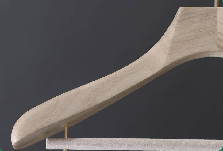 Custom natural camphor wood hotel hanger luxury clothing hanger for suit