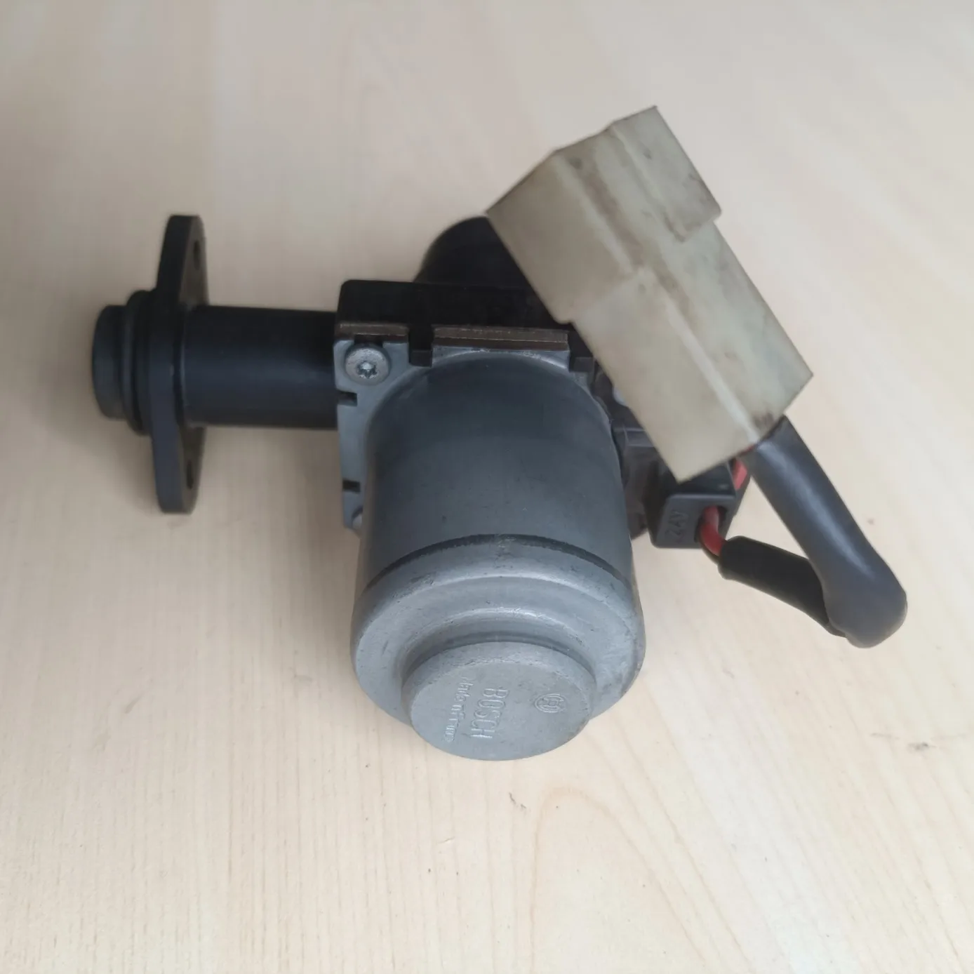 Remove the parts  Heating system Solenoid Valve 84223730 FOR VOL