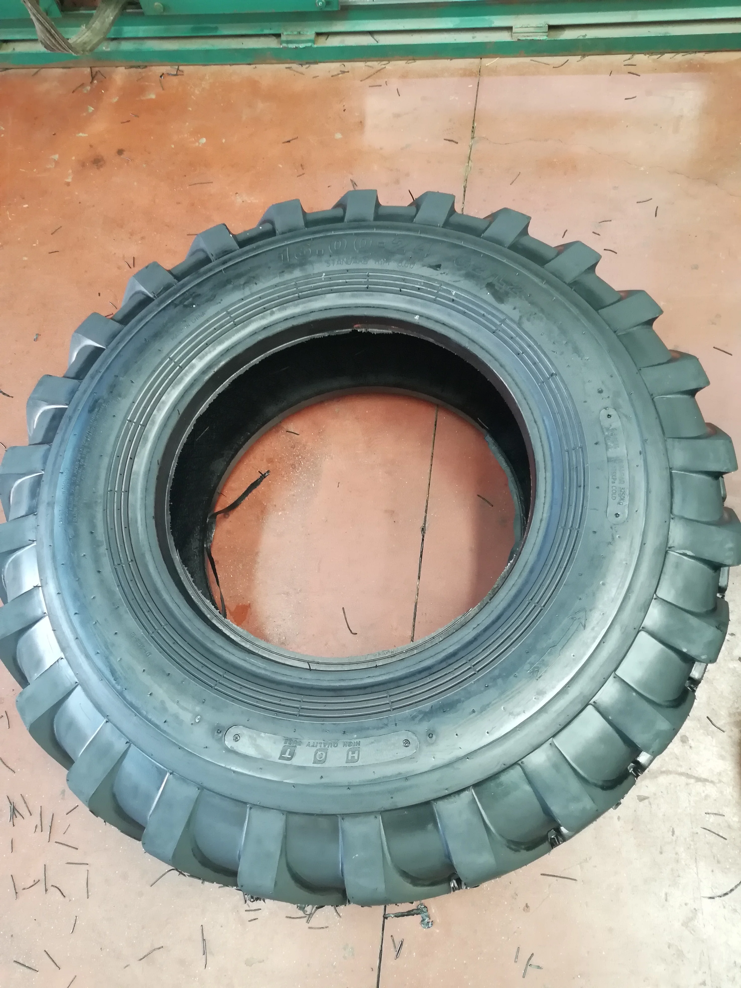 Top Trust Brand China Professional Supplier13.00-24-G2 grader Tractor scraper Tires