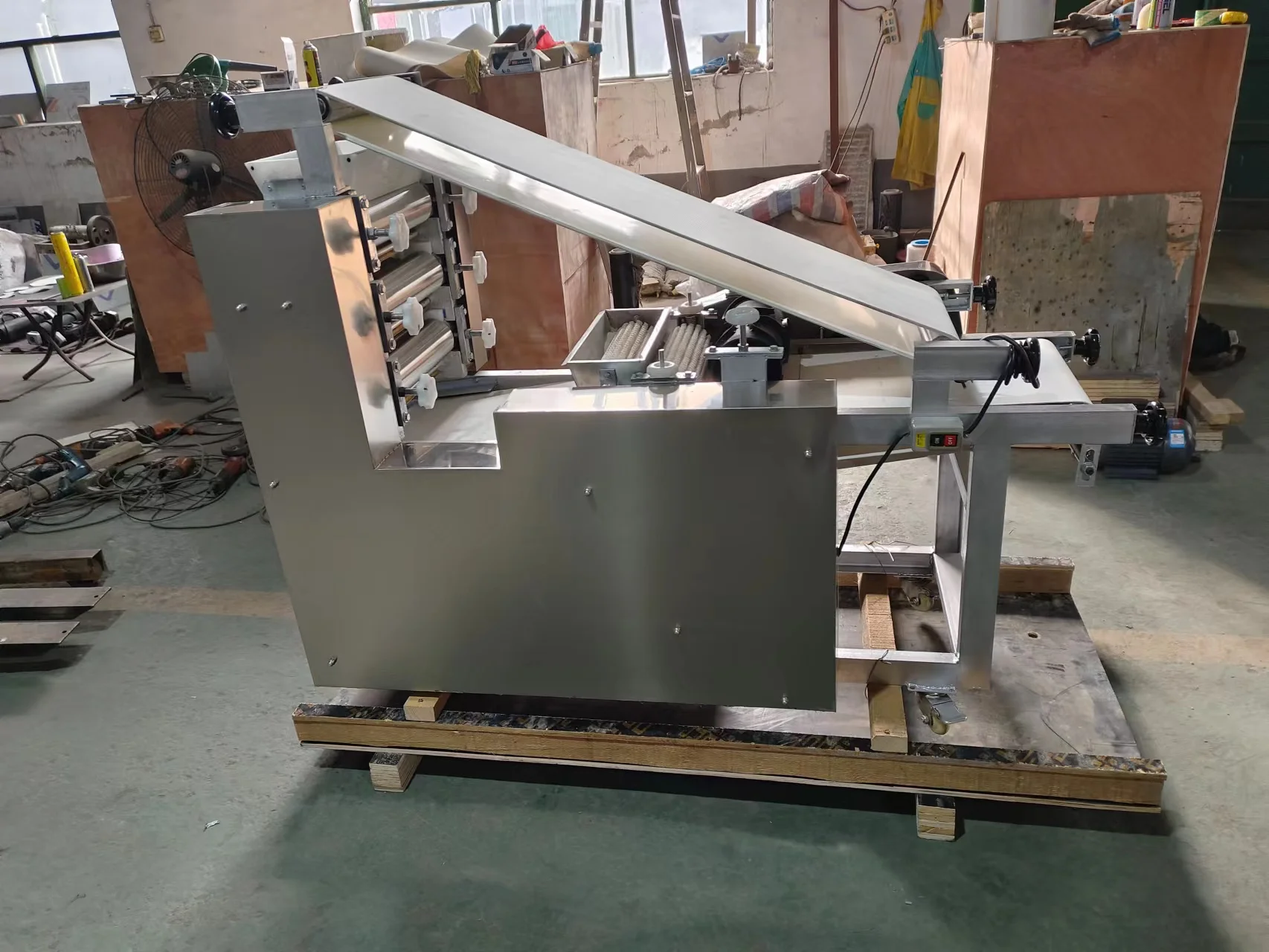 Dumpling wrapper and various shapes of dough cutting machine Stainless Steel Empanada Maker spring roll machine