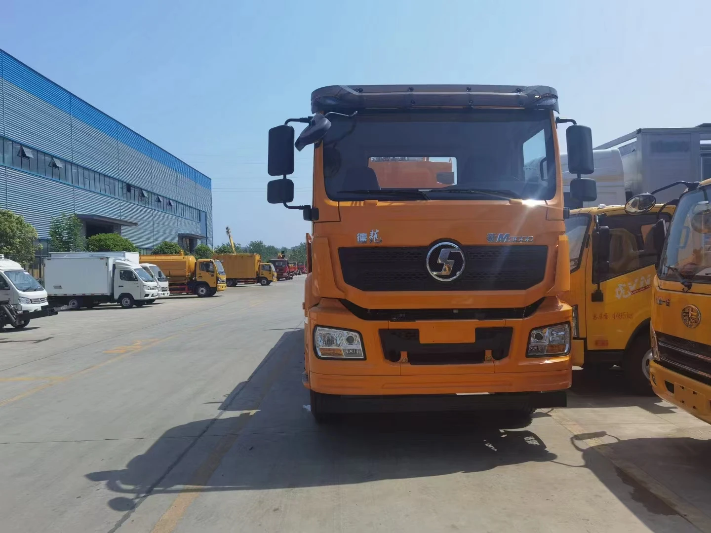China cheap 8X4 chassis heavy duty road wrecker towing truck for sale