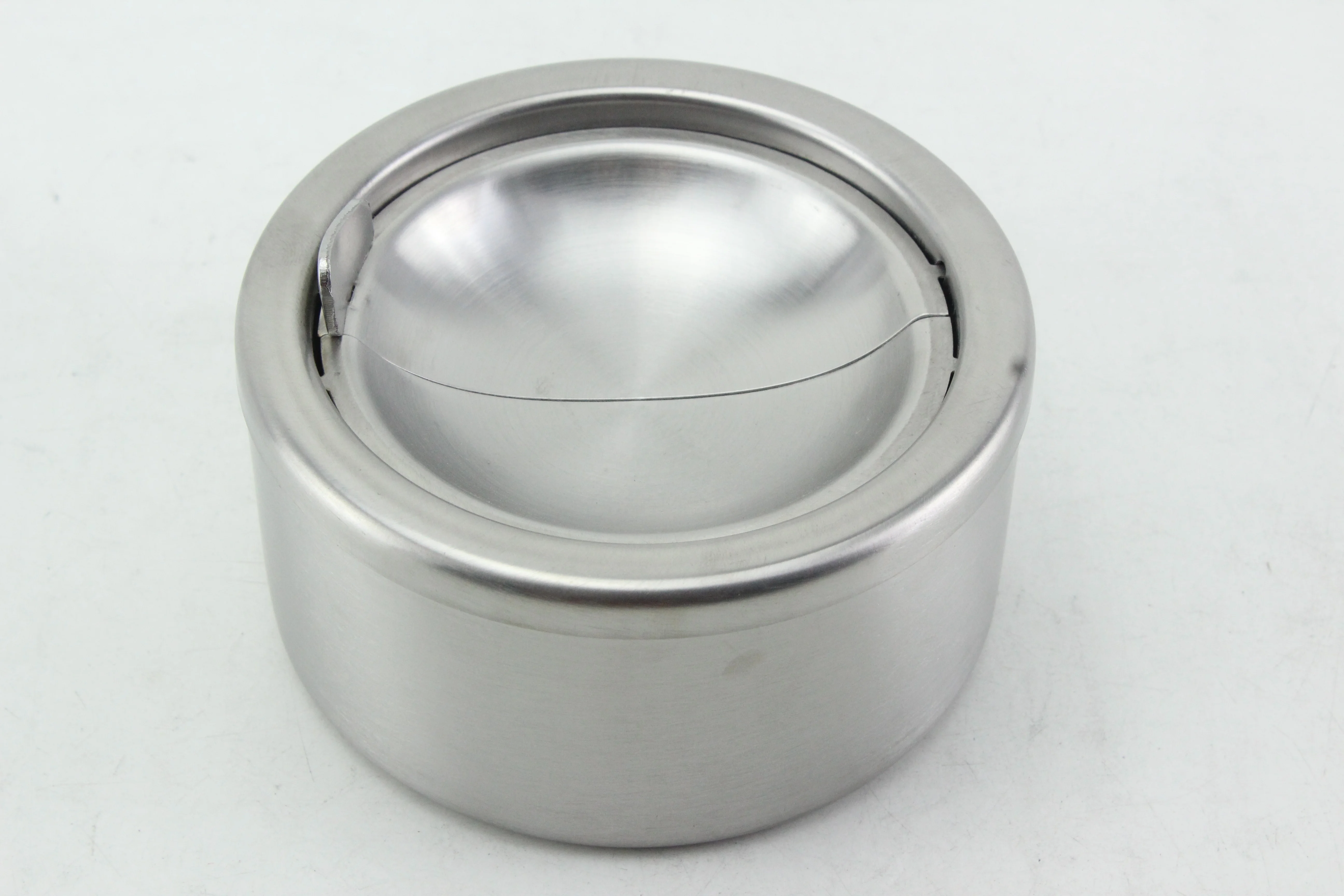 Hot sale wholesale round custom manual high quality metal stainless steel ashtray with lid globe ashtray