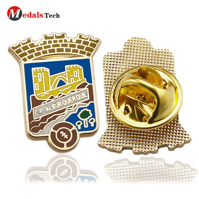 2023 hot football club souvenir pins customized gold plated metal badge