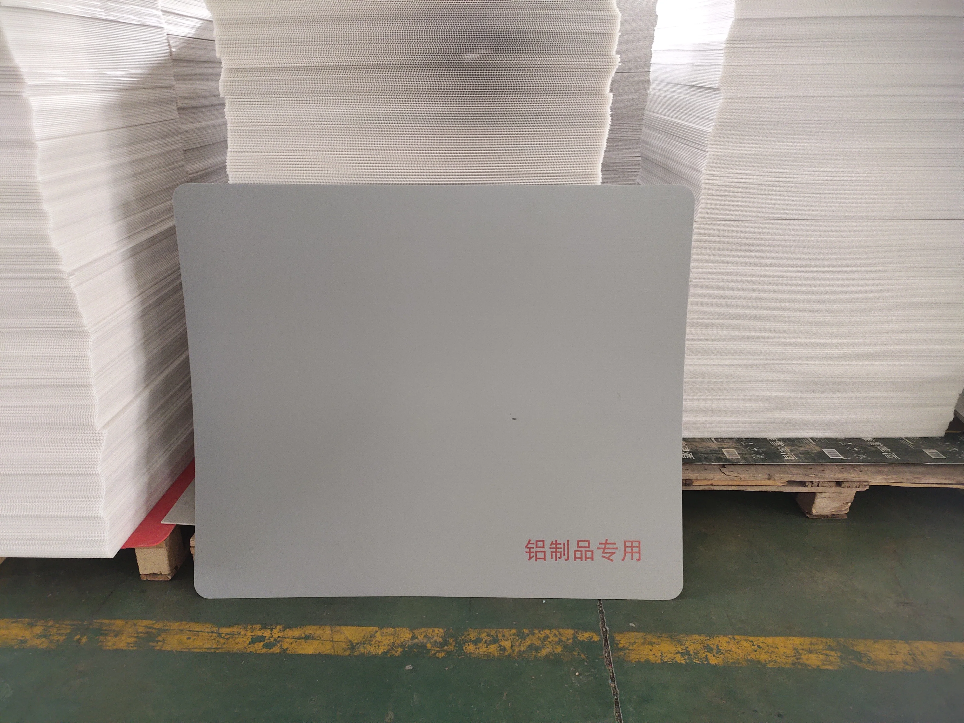 Lightweight coroplast sealing sheet printing plastic display divider /layer pad