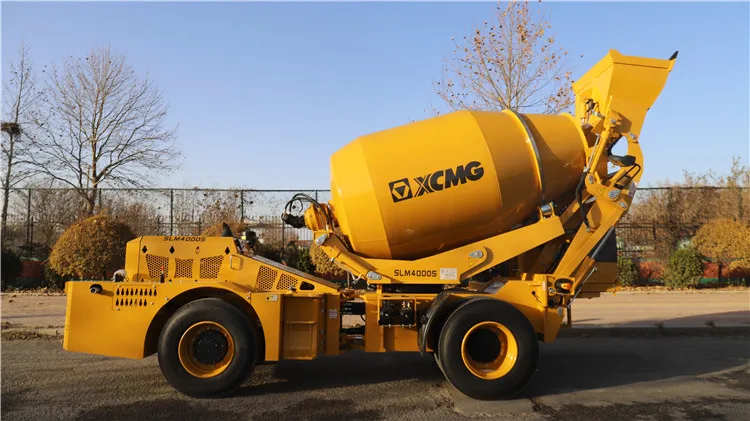 XCMG official SLM4000I 4m3 mobile small self loading concrete mixer price
