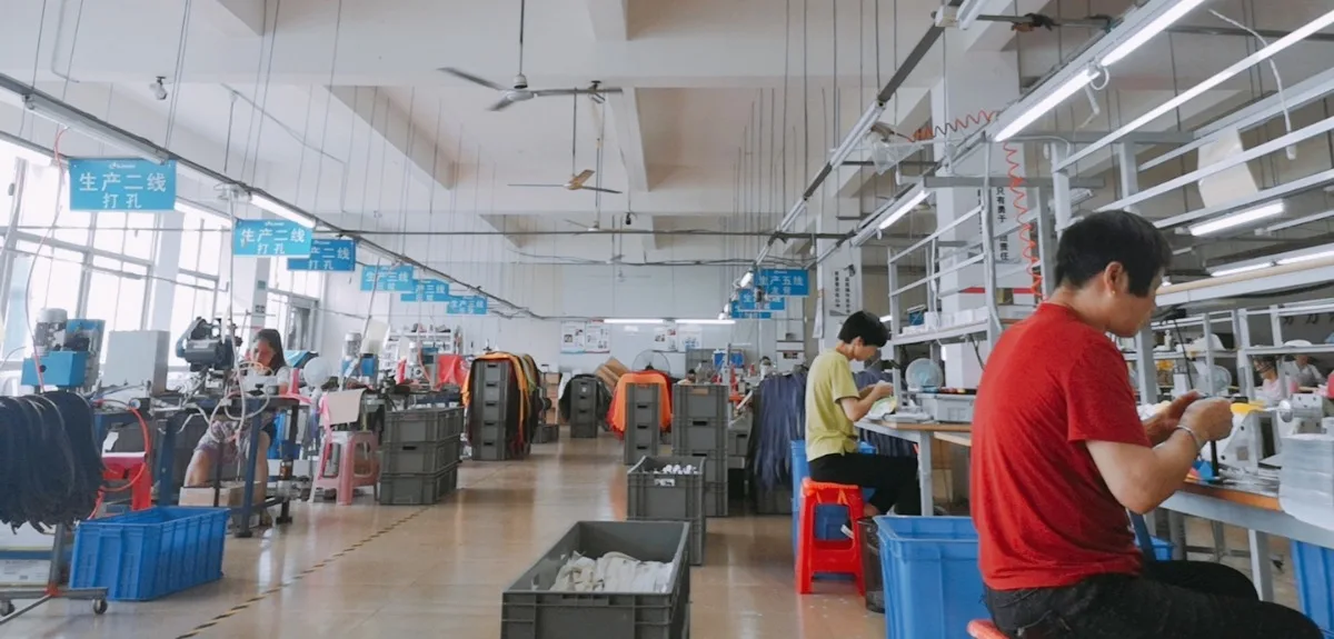 Hot sale low price full carbon ultra-light sound crisp hard-resistant non-slip professional grade racket