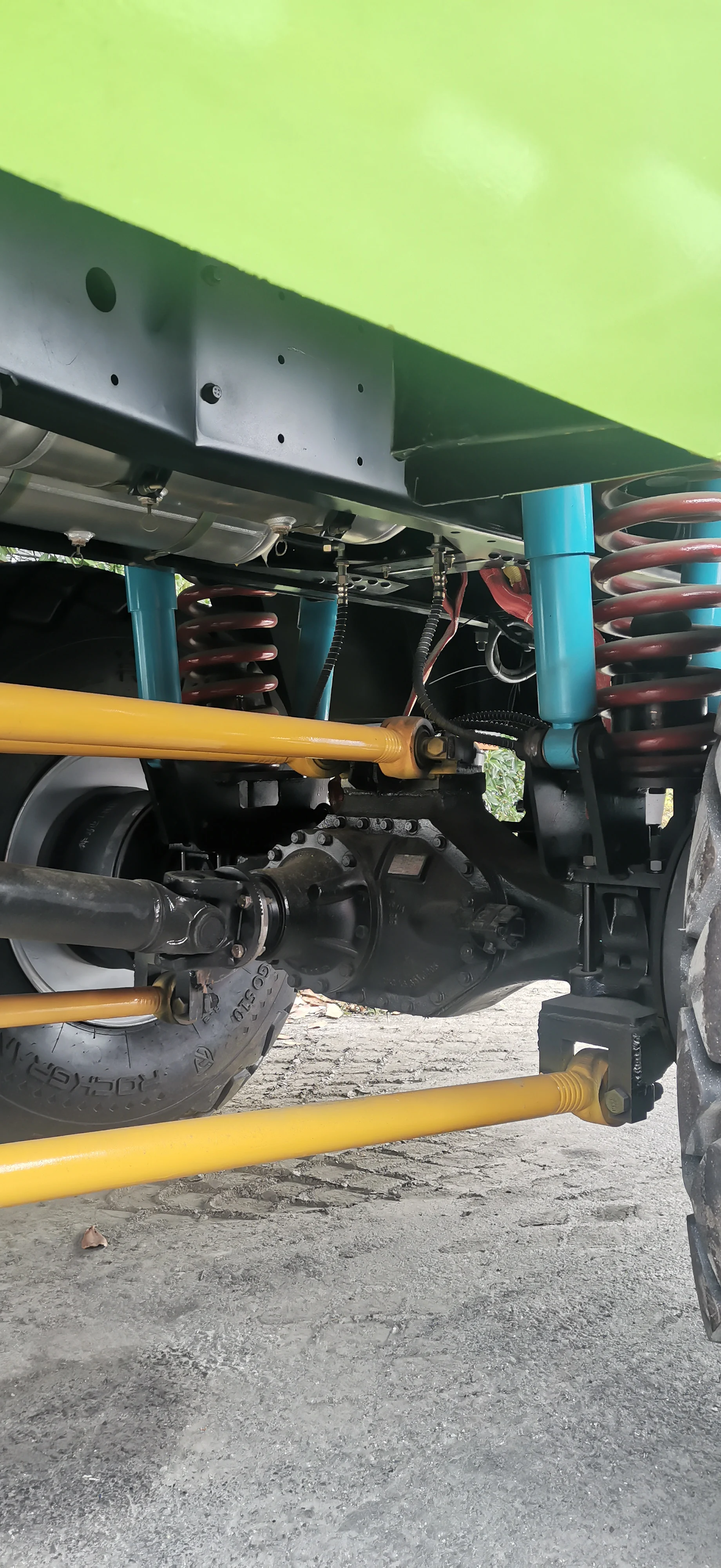 Special Offer Hot Selling 23 Seats 4X4 Desert Tourist Attraction LHD Bus with Weichai 380hp Euro III Fast 9MT on Sale