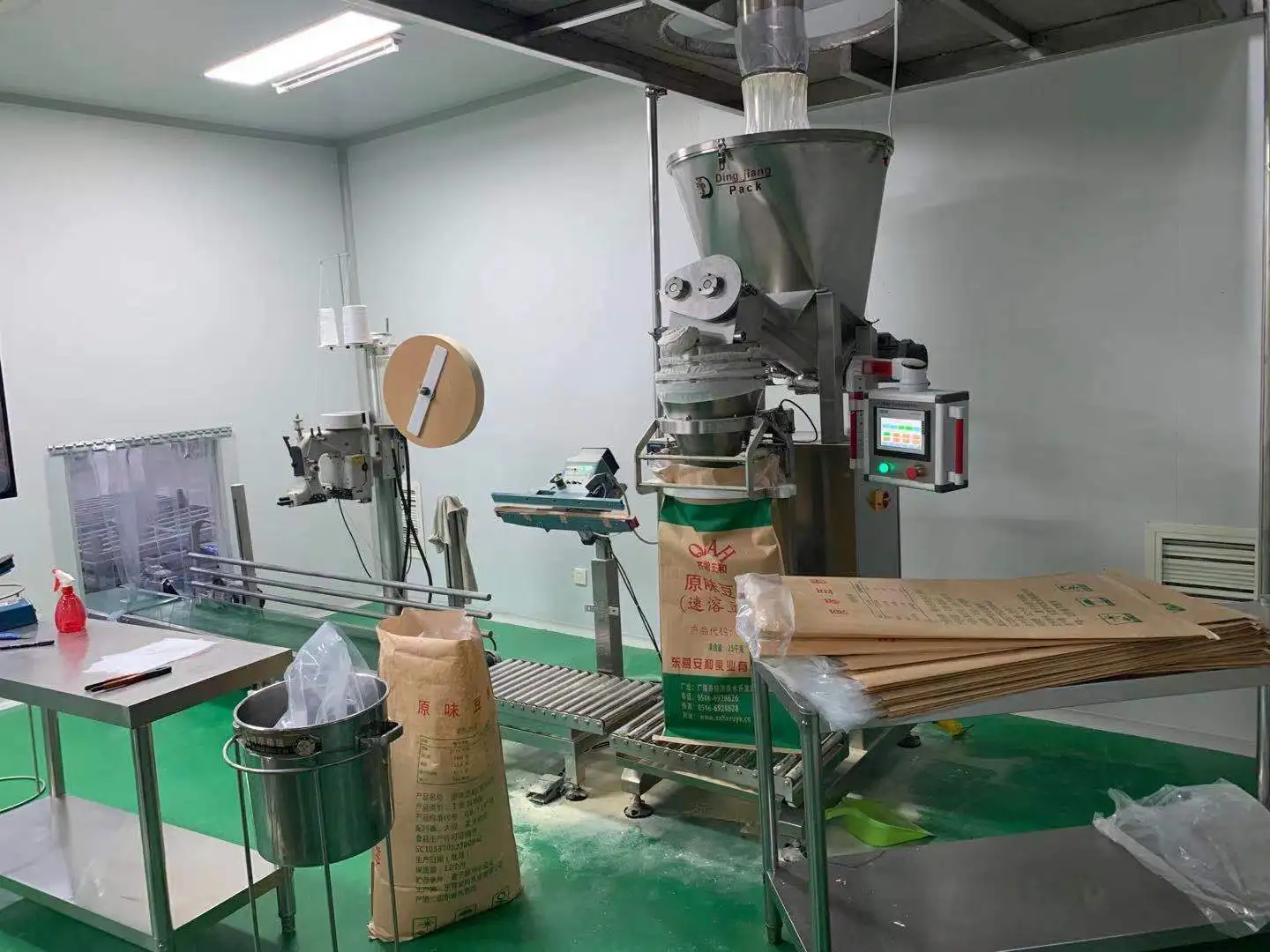 Double Screw Feeding Semi Automatic 15kg 20kg Milk Dry Weighing Bag Filling Powder Machine