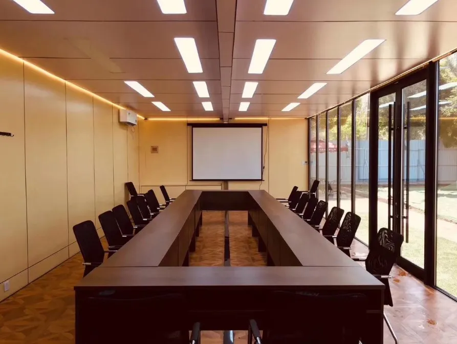 Prefab Steel Structure Portable Modular Beach Office Container Building