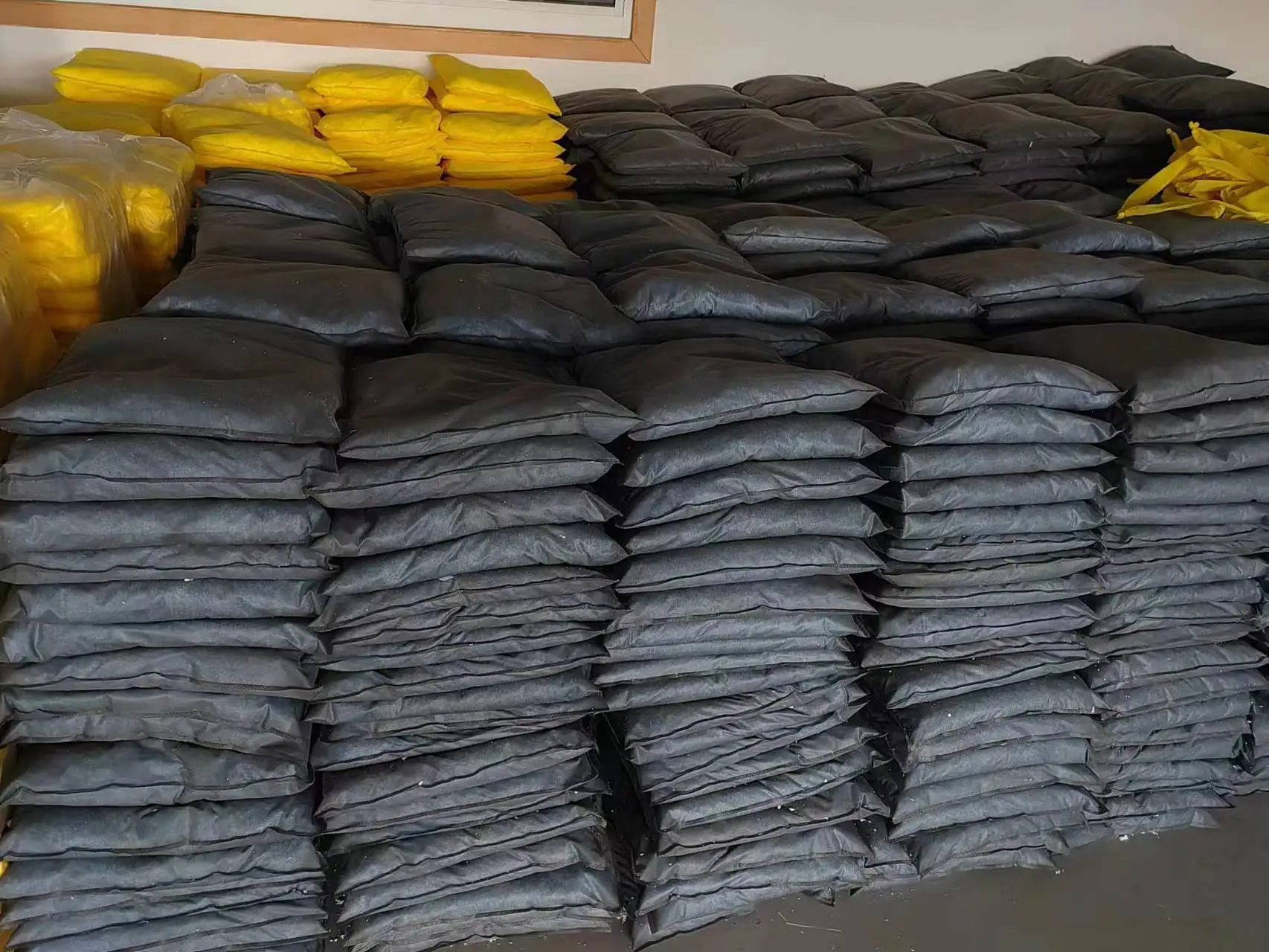 high quality  ecofriendly  meltblown chemical absorbent pillow Hazmat absorb cushion for work shop liquid spill
