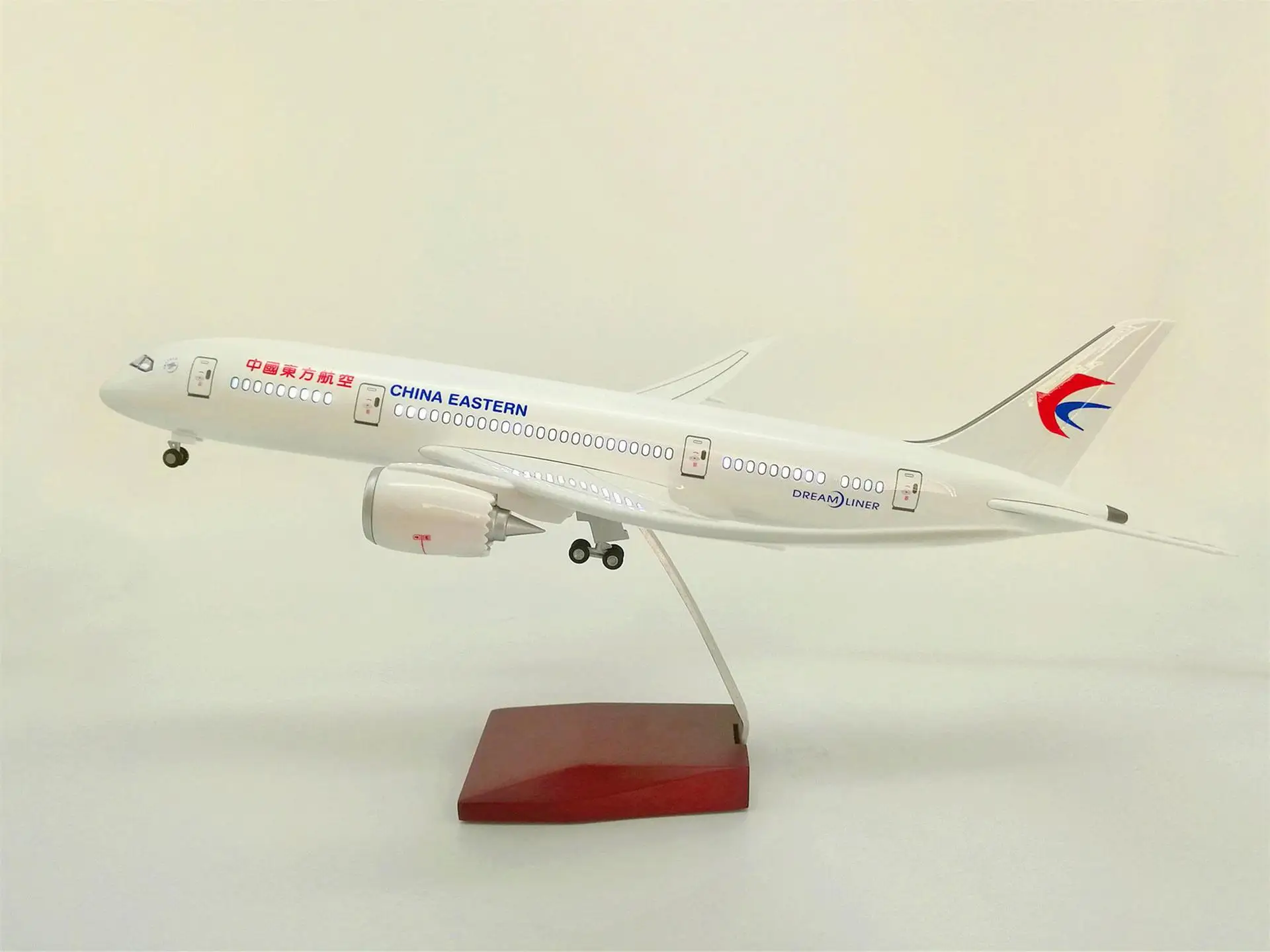 Модель летательного аппарата 787 китайская Восточная авиакомпания с голосовым управлением