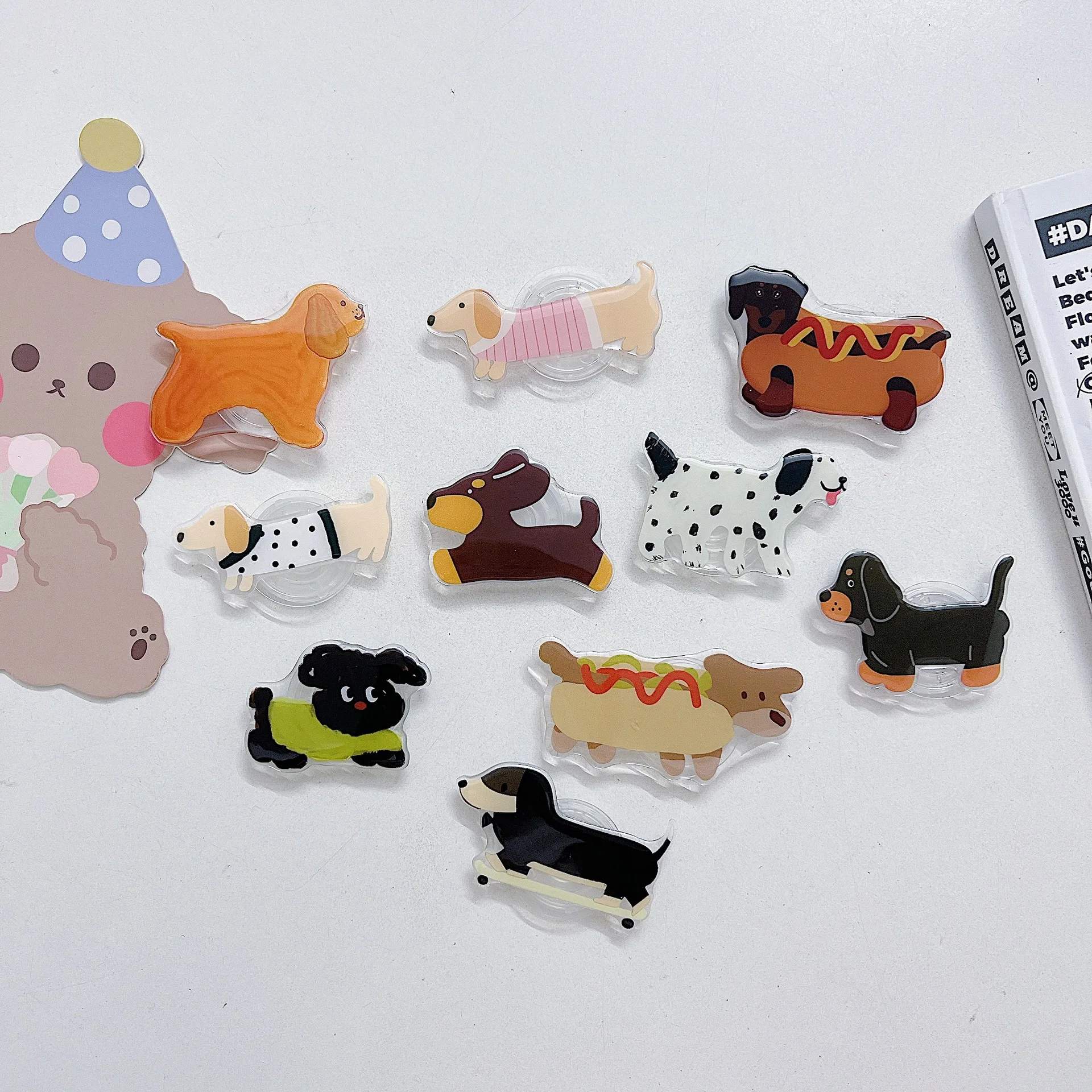 Hot Sale Puppy Dachshund Dog Desktop Stand Holder for Mobile Phone Custom Cartoon Transparent Epoxy Acrylic Phone Grip