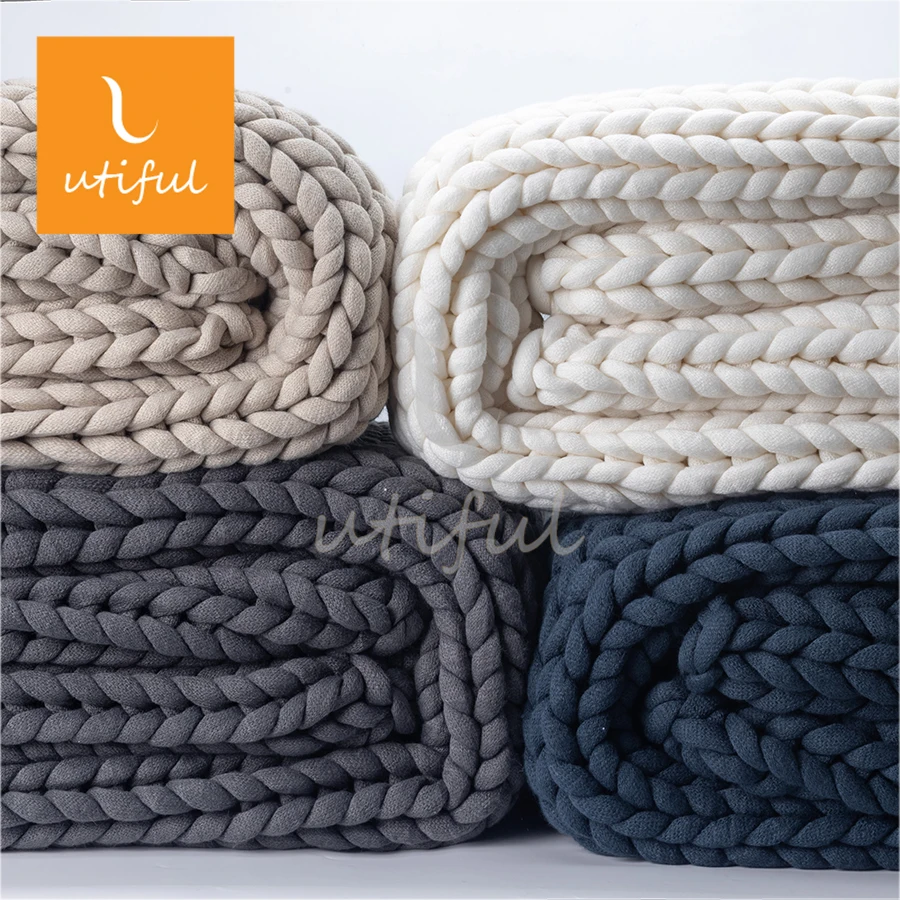 Heavy chunky acrylic knit blanket with poly filling blanket for home decoration