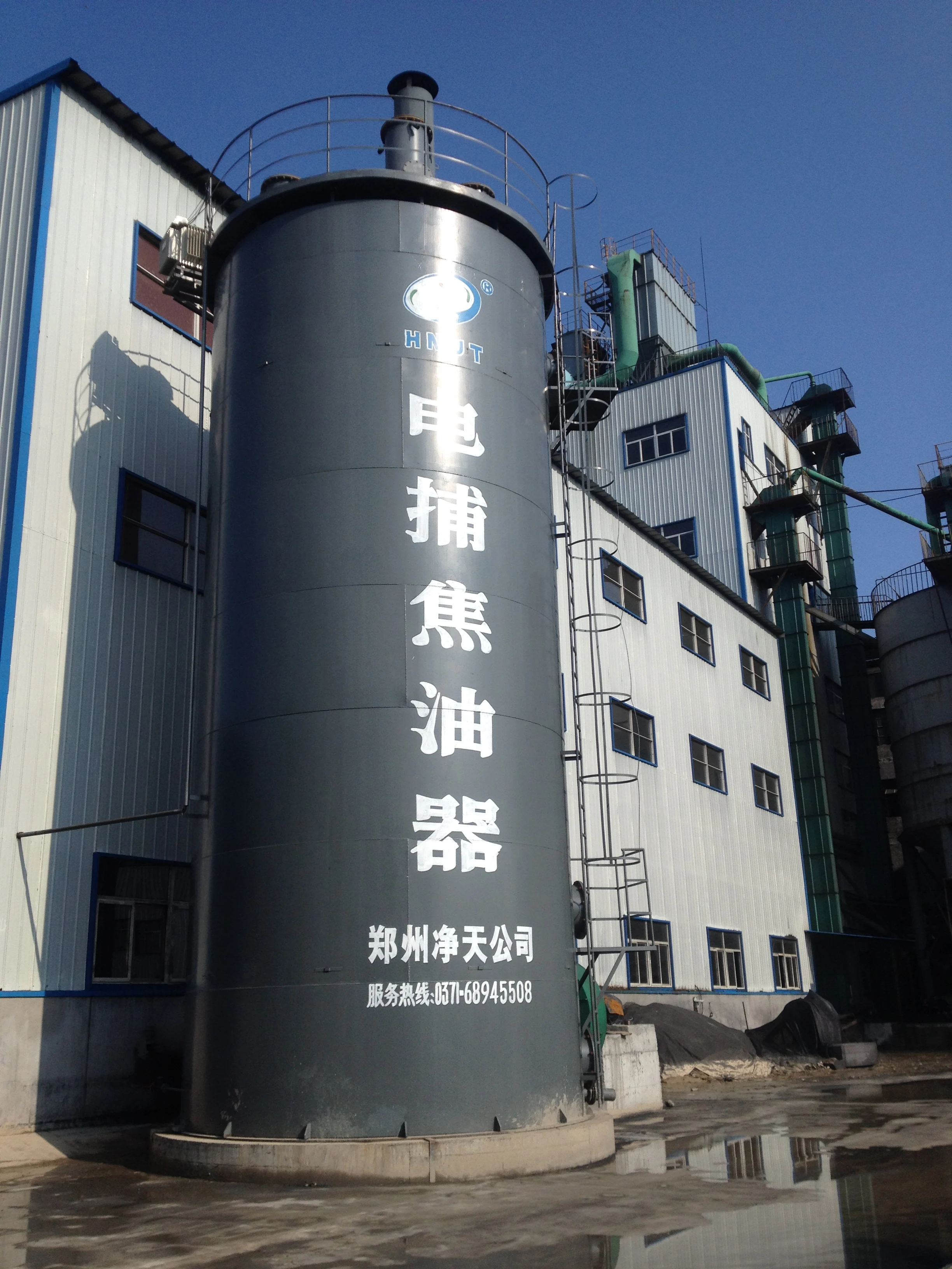 Vertical high-voltage power supply control honeycomb structure tower equipment for capturing tar and asphalt smoke