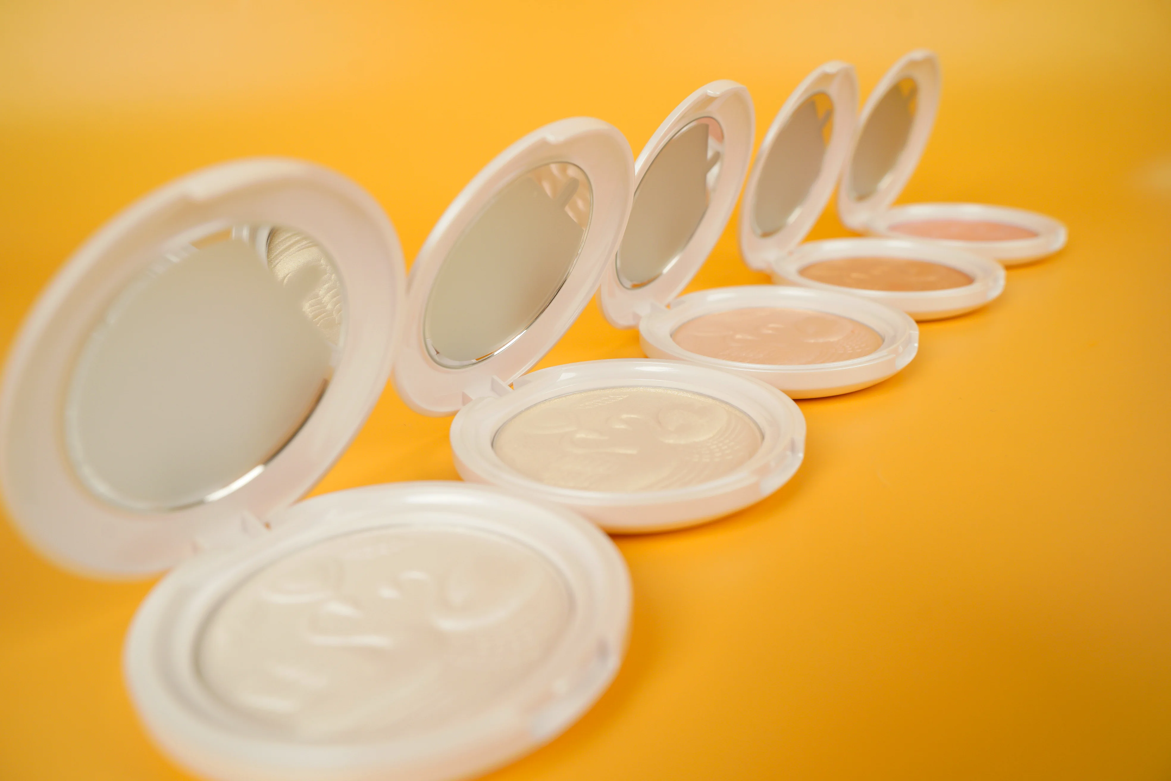 Face Highlighter Palette High Glossy Face Illuminator Palette Pearl Shimmer Smooth Baked Powder Lasting Sparkling