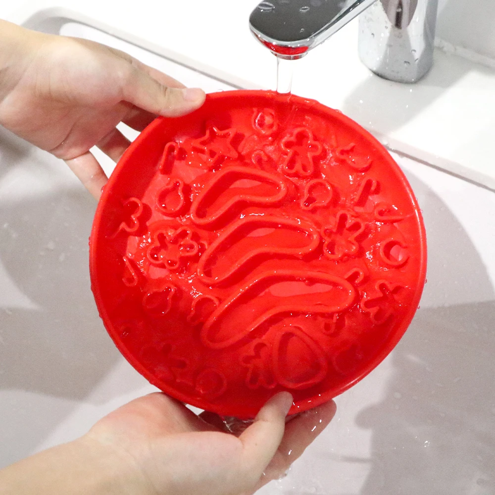 Wholesale Anti Splash Cute Water Bowl Christmas Pet Feeder Dog Bowl Silicone Pet Bowl