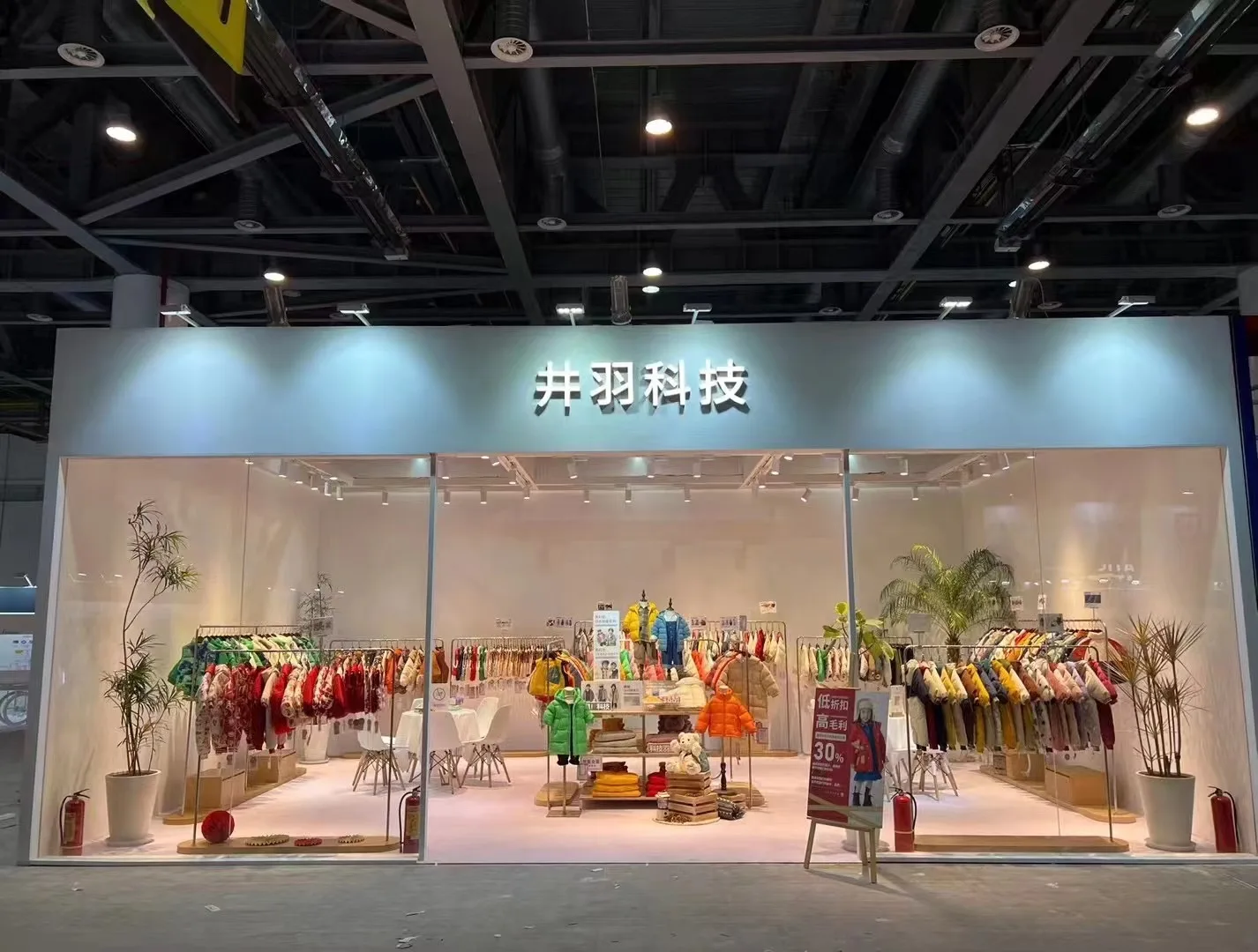 Lightweight Girlswinter Clothes for Kids Fashion Design Girbabynwinter Down Jacket Coat Down Vest Customized Logo Standard Solid