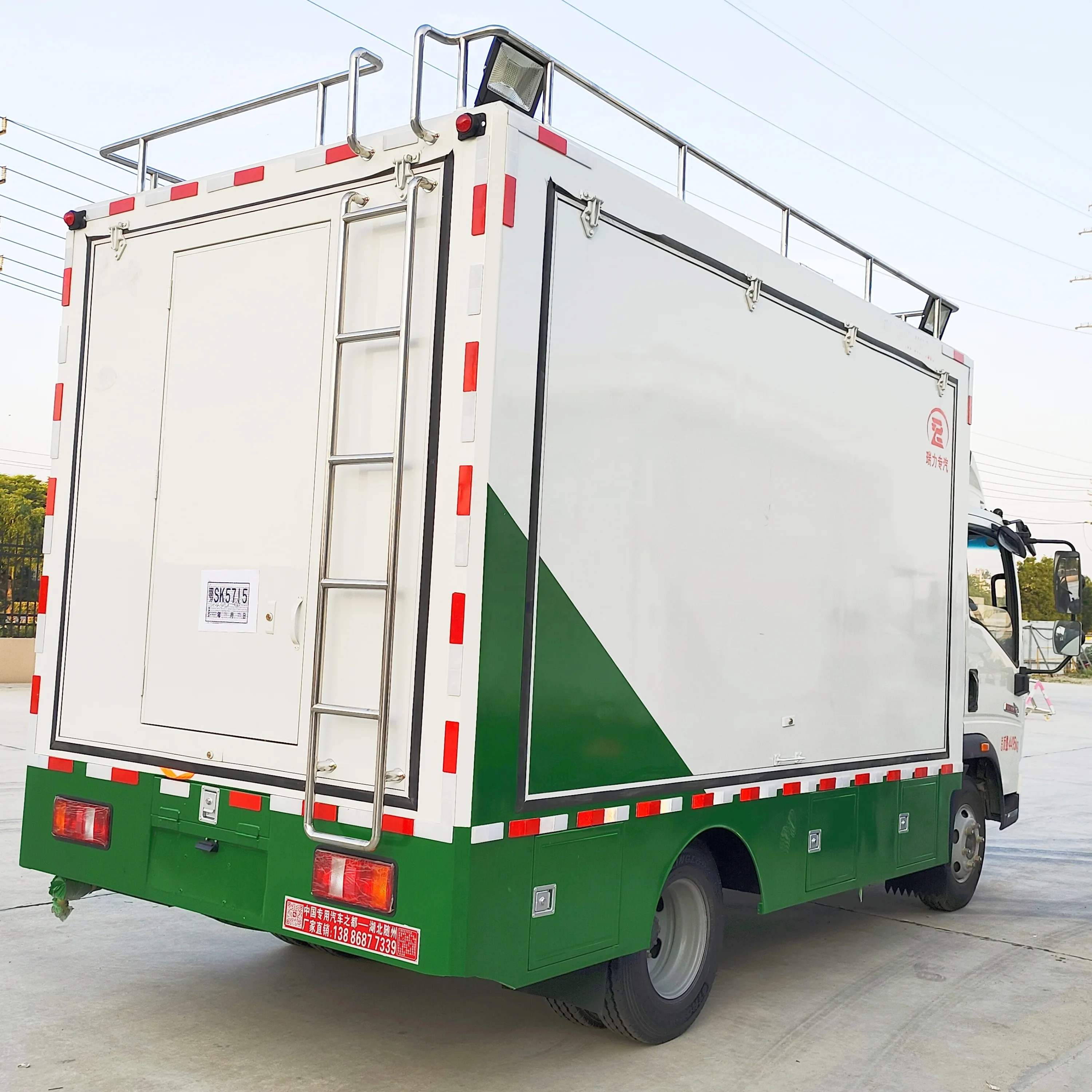 Kiosk Food Truck Mobile Fast Food Truck Used for Street BBQ Coffee Milk Tea Juice Drinks Vending