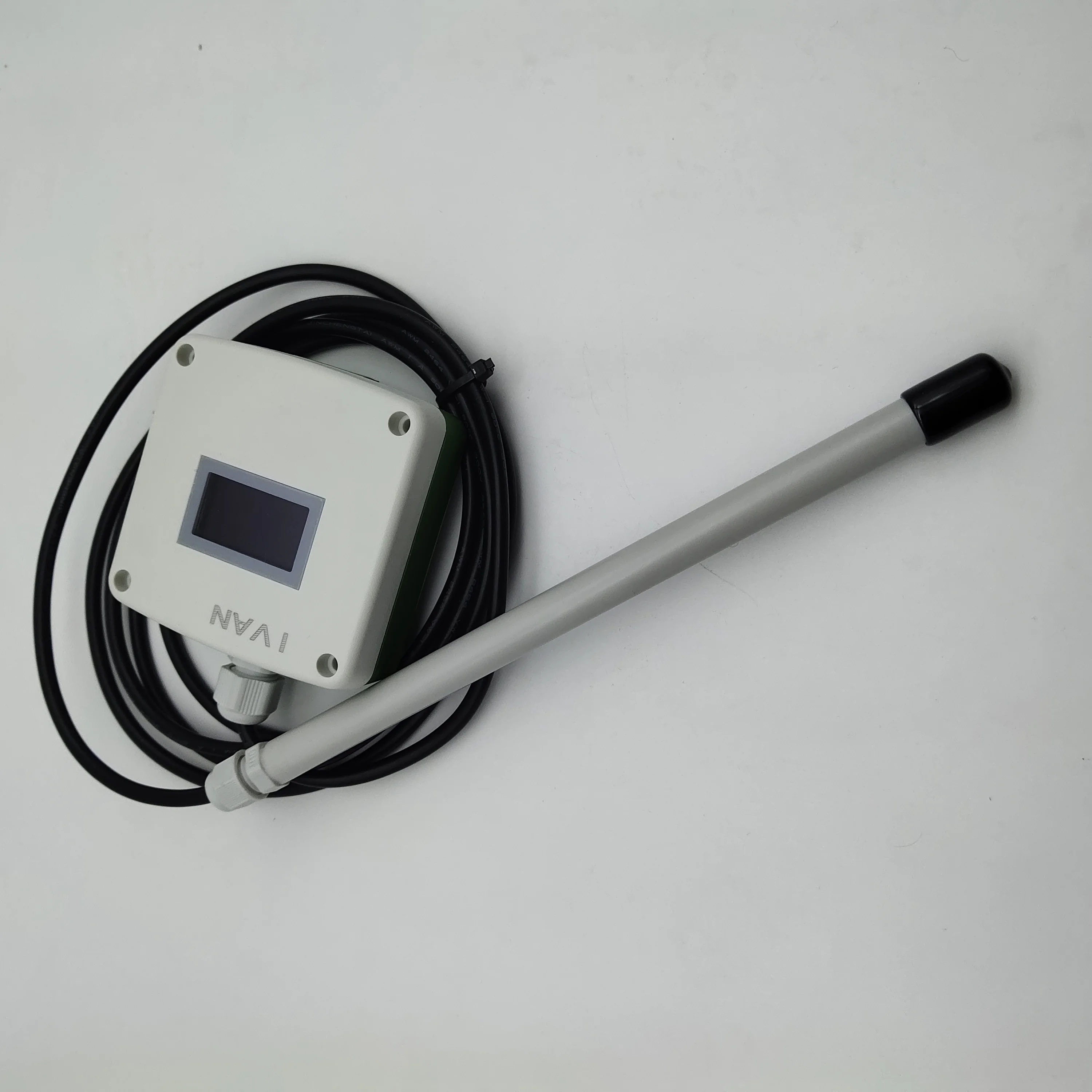 Wide measurement range split wind sensor