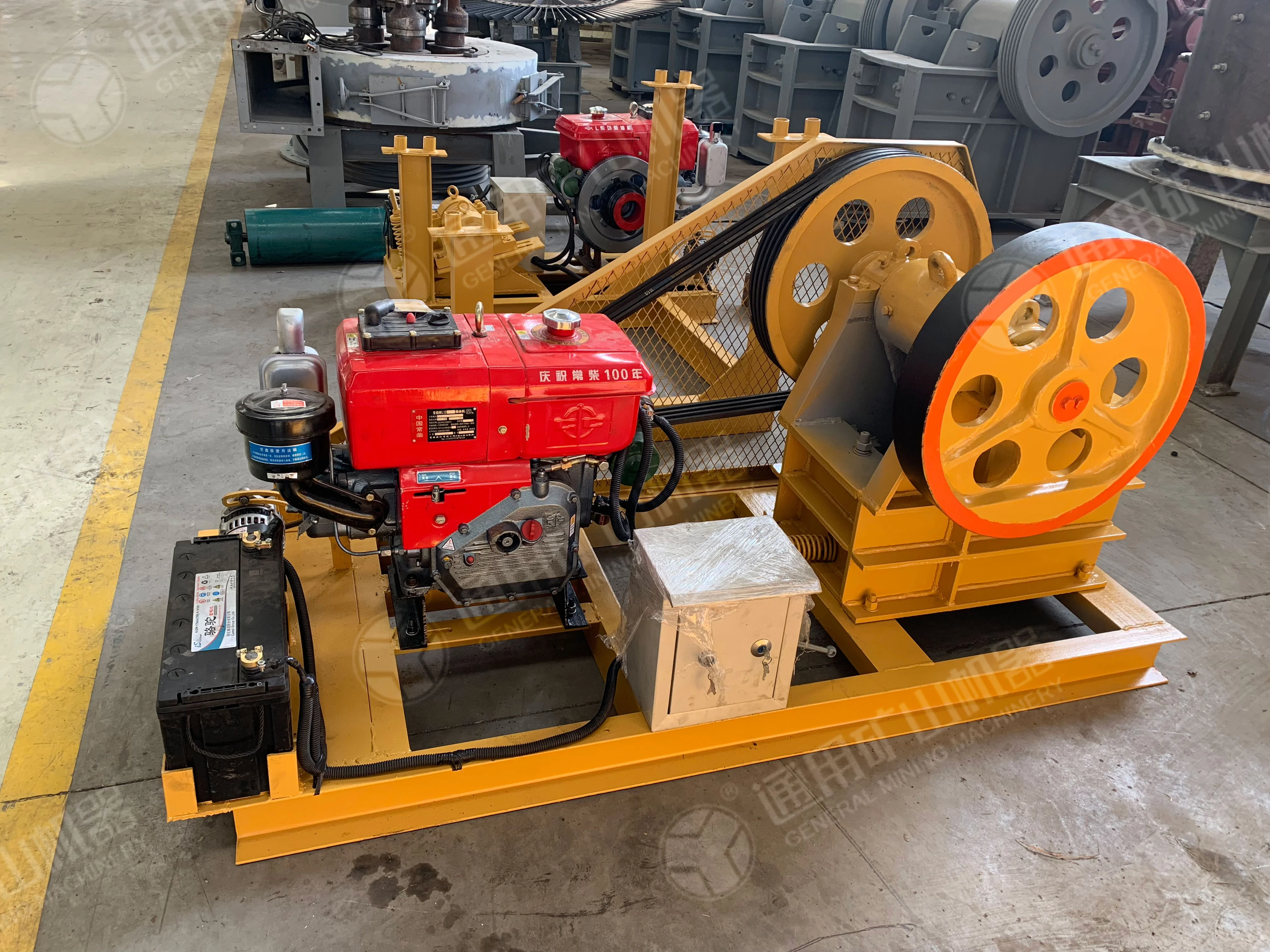 Stone concrete crusher Mobile diesel jaw crusher with conveyor belt for mine crushing