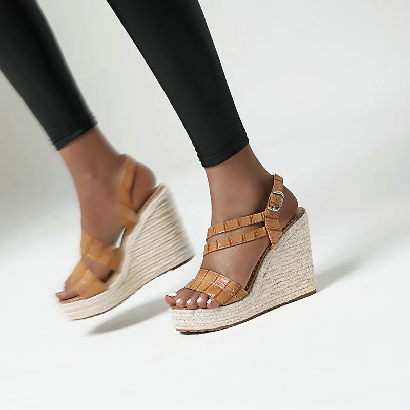 Hot selling sandals shoes wedge heel with low