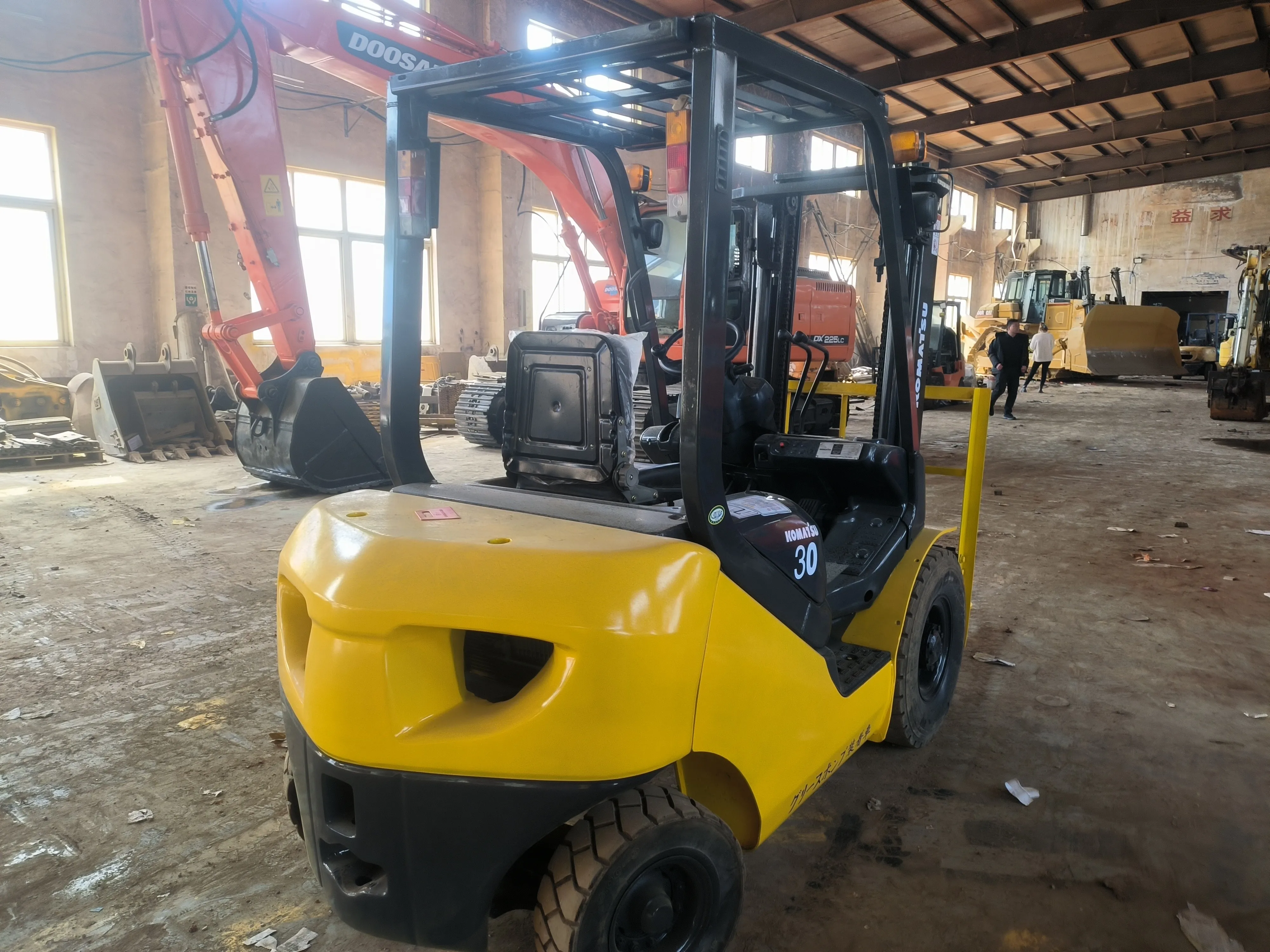 Original japan komatsu FD30 used diesel forklift 3 ton used komatsu diesel forklift FD25 FD40 FD50 cheap price