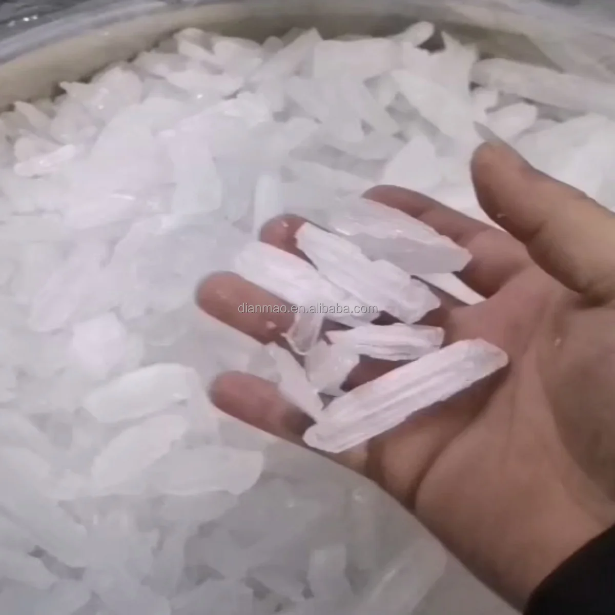 Good quality factory supply C10H15N crystals CAS 89-78-1 DL-Menthol
