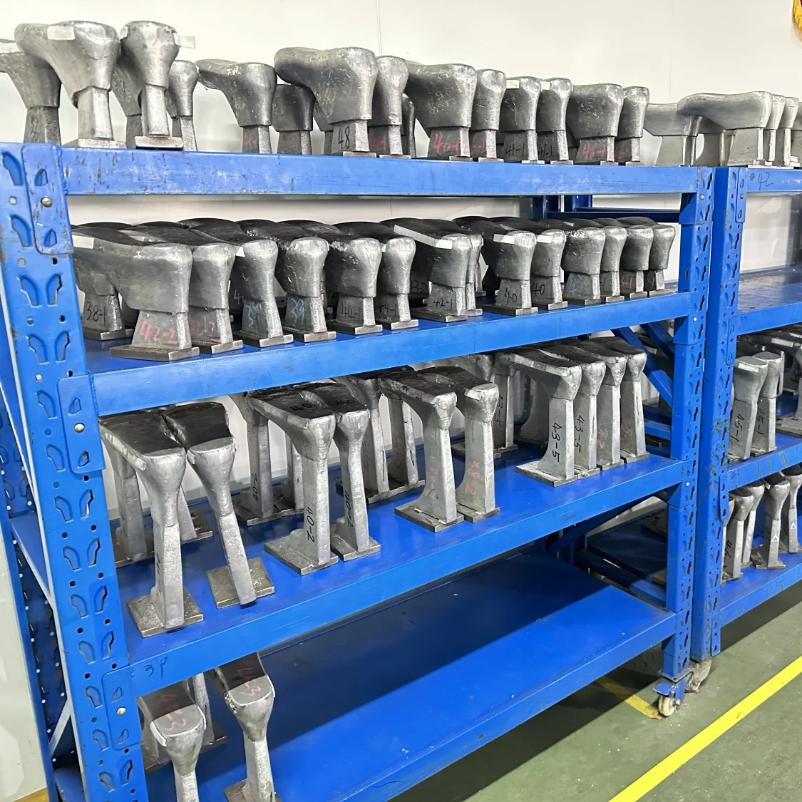 anti-smashing anti-piercing steel head wear-resistant non-slip suede Labour Worker Safety Shoes With Iron Toe And Iron Plate