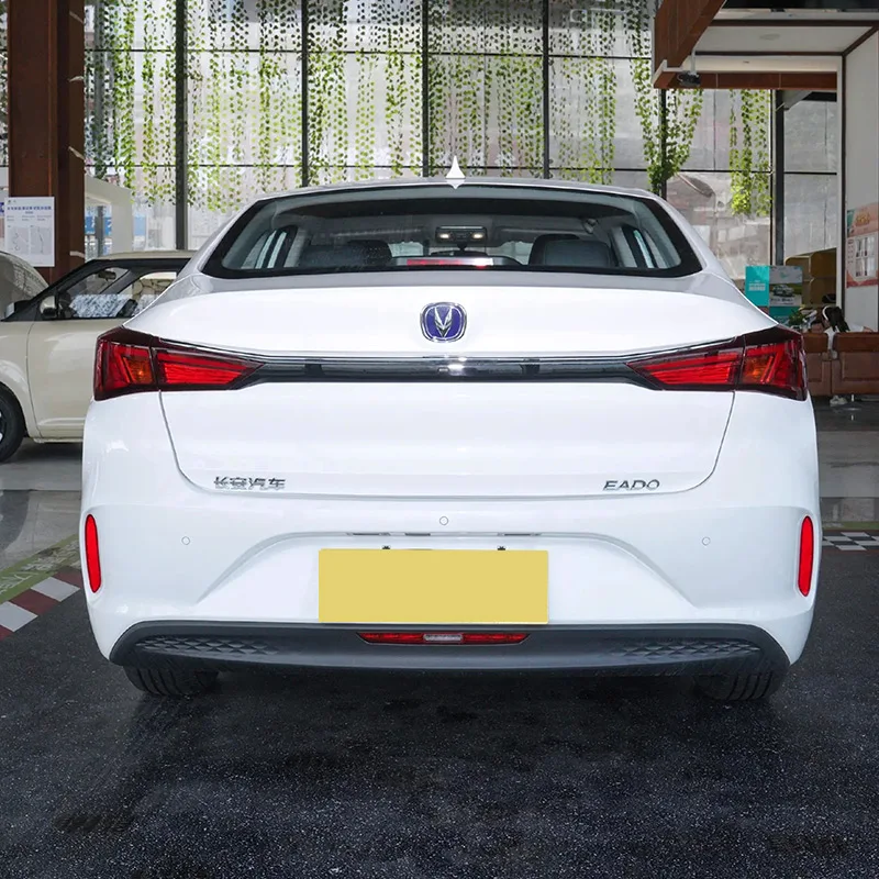 Произведенные в Китае электромобили Changan Yidong Eado Plus Ev 2022 Ev460