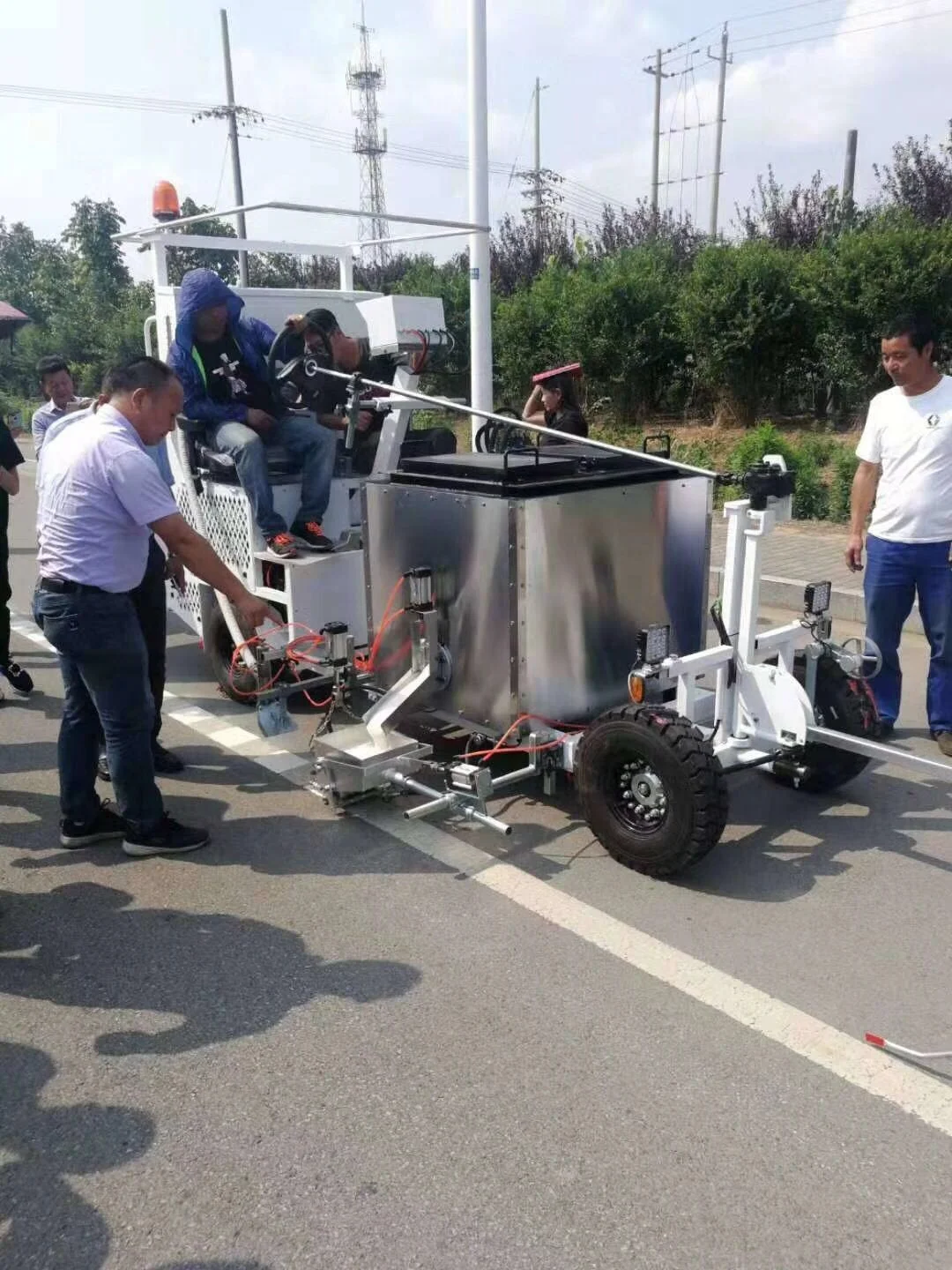 
LXD-618 automatic driving thermoplastic road marking machine for flat line&convex line 