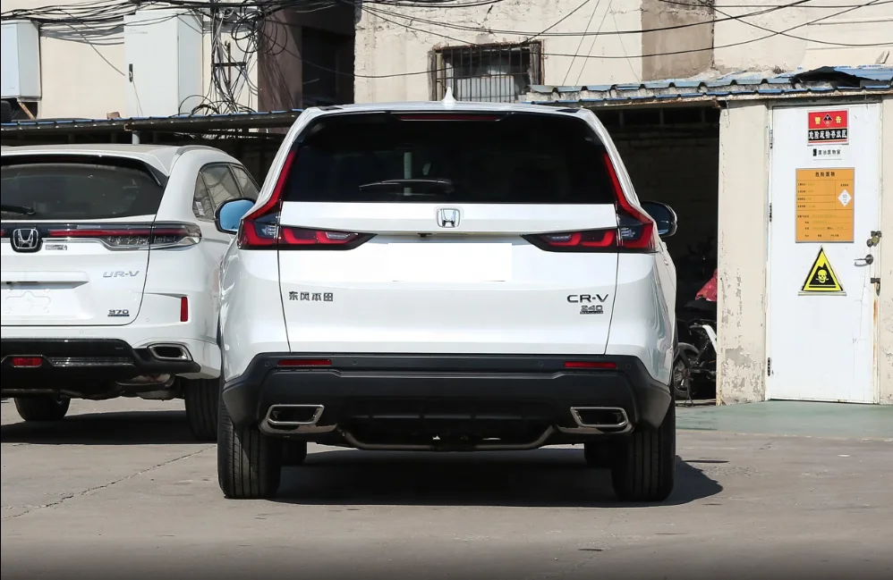Chinese Made Large Space Car DONGFENG 240TURBO CVT Two Wheel Drive Feng Shang 5-seater Version