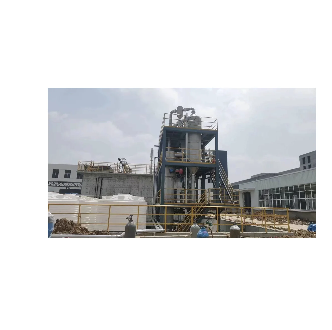 Single effect forced circulation evaporator and crystallizer for sewage effluent wastewater recovery