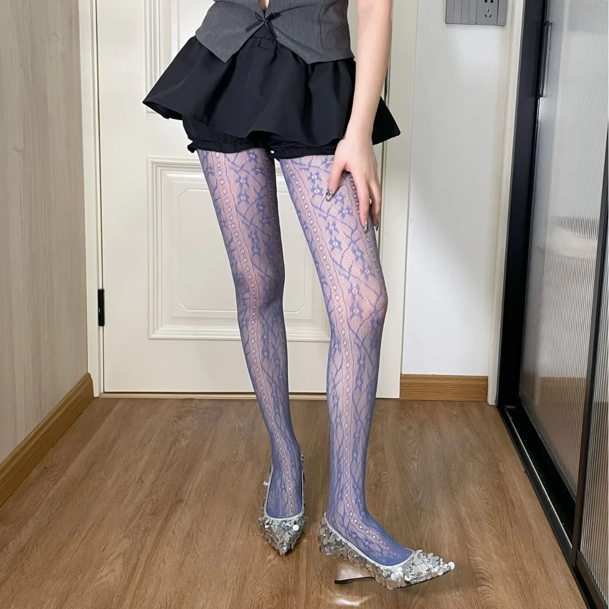 2024 new French retro flower vine vertical hollow out small color silk stockings mesh socks jacquard pantyhose women