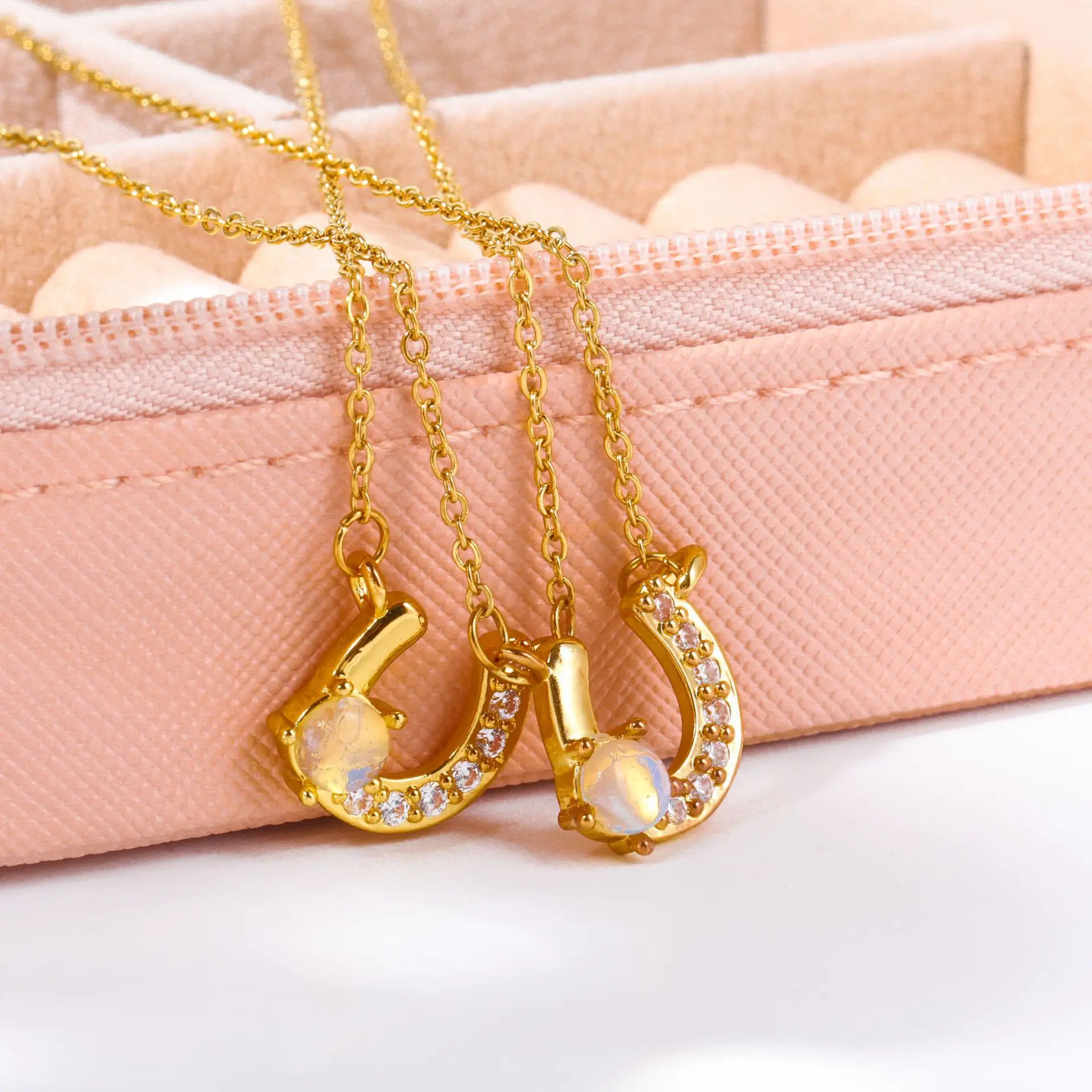 NUORO Creative Brass Gold Plated U-shaped Zircon Choker Necklace Jewelry Opal Lucky Symbols Crystal Horseshoe Pendant Necklace