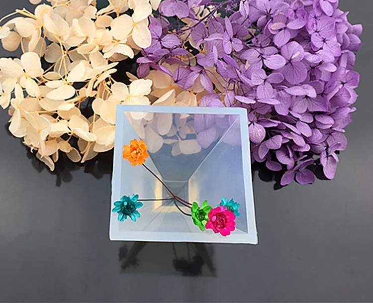 Hot Selling Pyramid Resin Epoxy Craft DIY Table Decorative Silicone Mold For Home Decoration Ornaments Making Table Decor