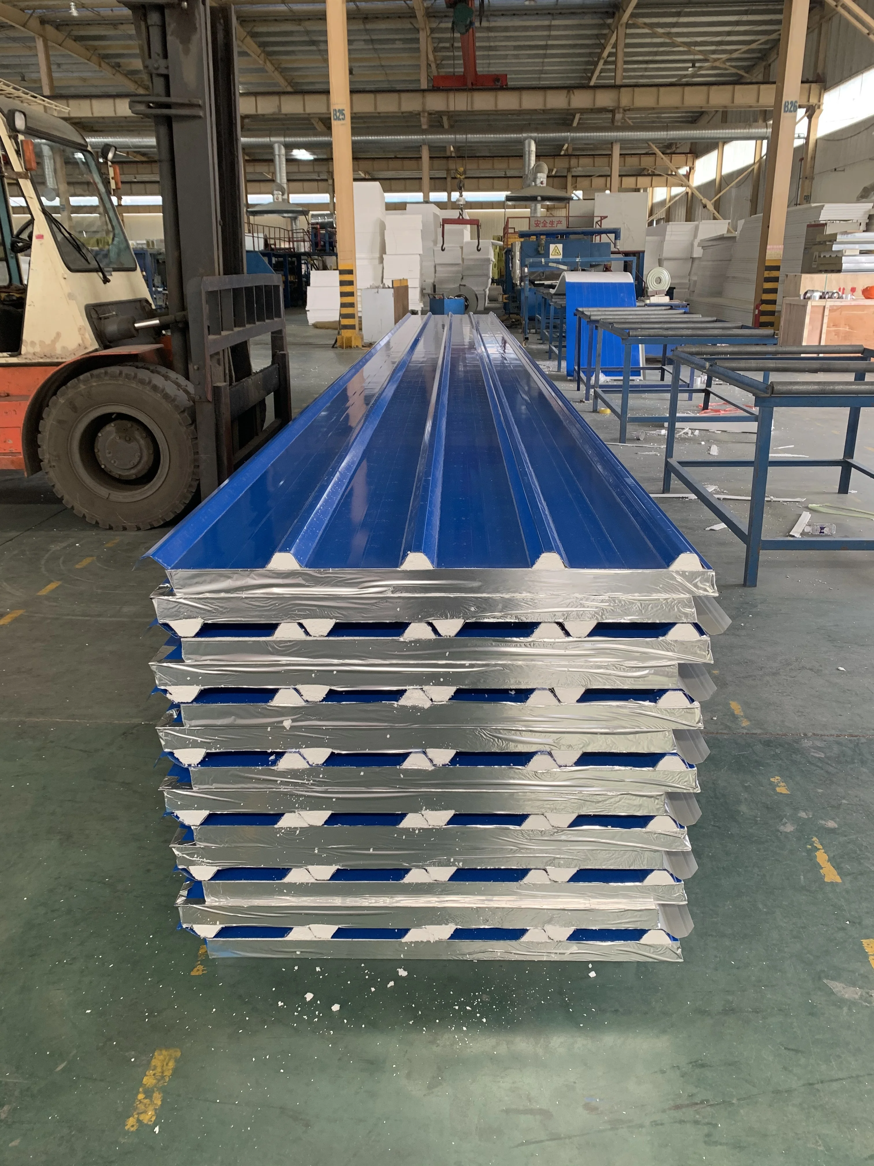 Металлическая Изолированная EPS гофрированная кровельная сэндвич-панель по заводской цене EPS сэндвич-панель