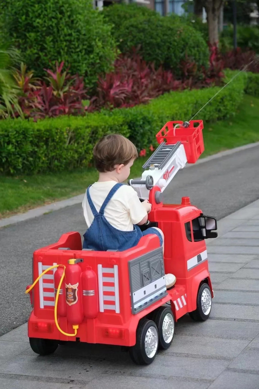 Kids Ride On Fire Truck Toy Car four-wheel drive baby toy fire police car
