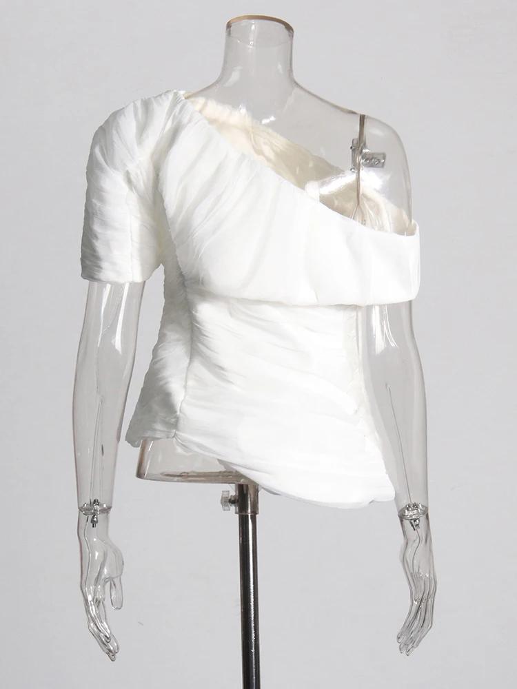 TWOTWINSTYLE Новый плиссированный Повседневный Топ на одно плечо белый комплект из двух предметов брюки костюм частей женские комплекты одежды для женщин