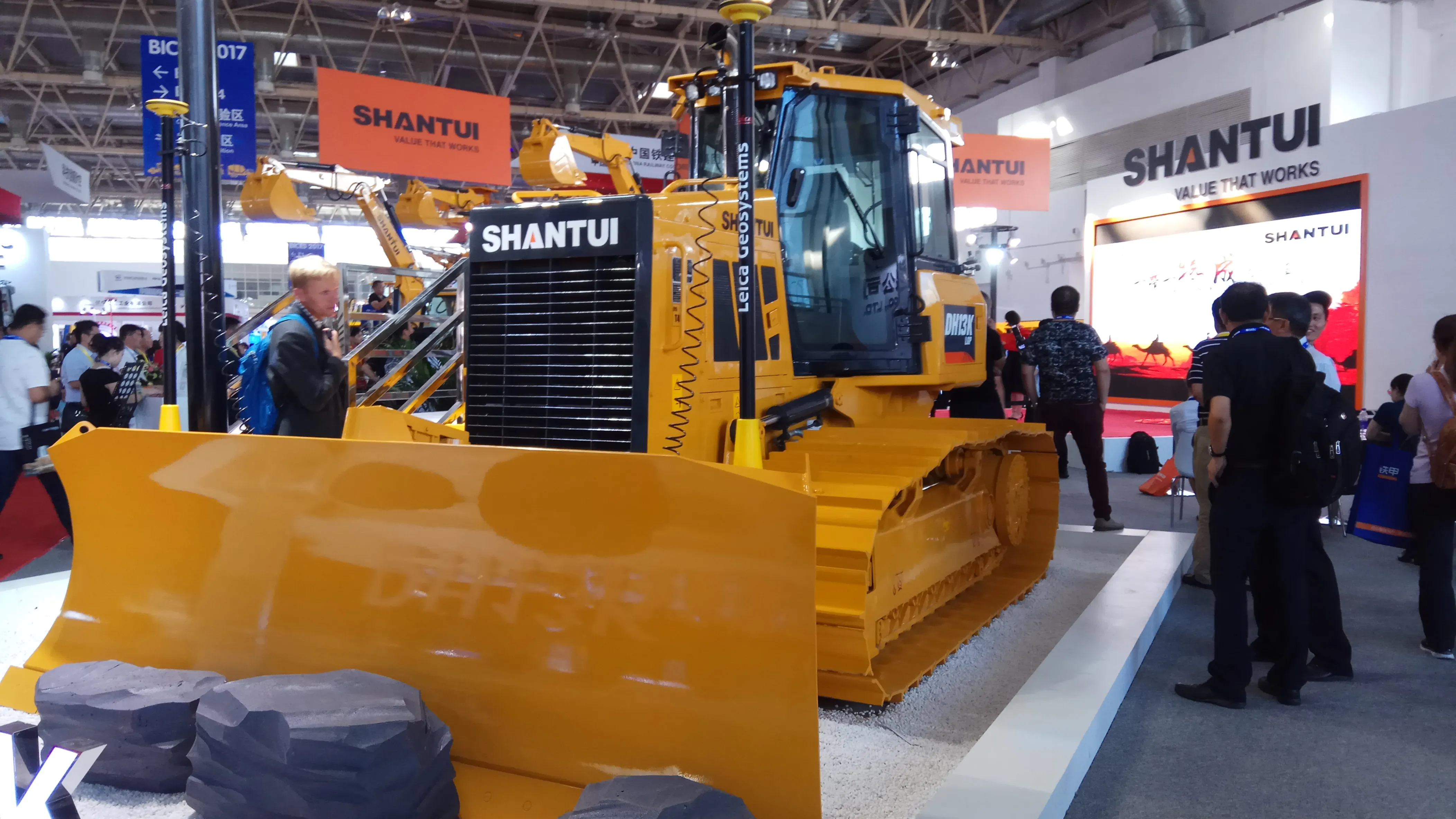Китайский Топ 130hp мини гусеничный бульдозер пульт дистанционного управления Dh13k