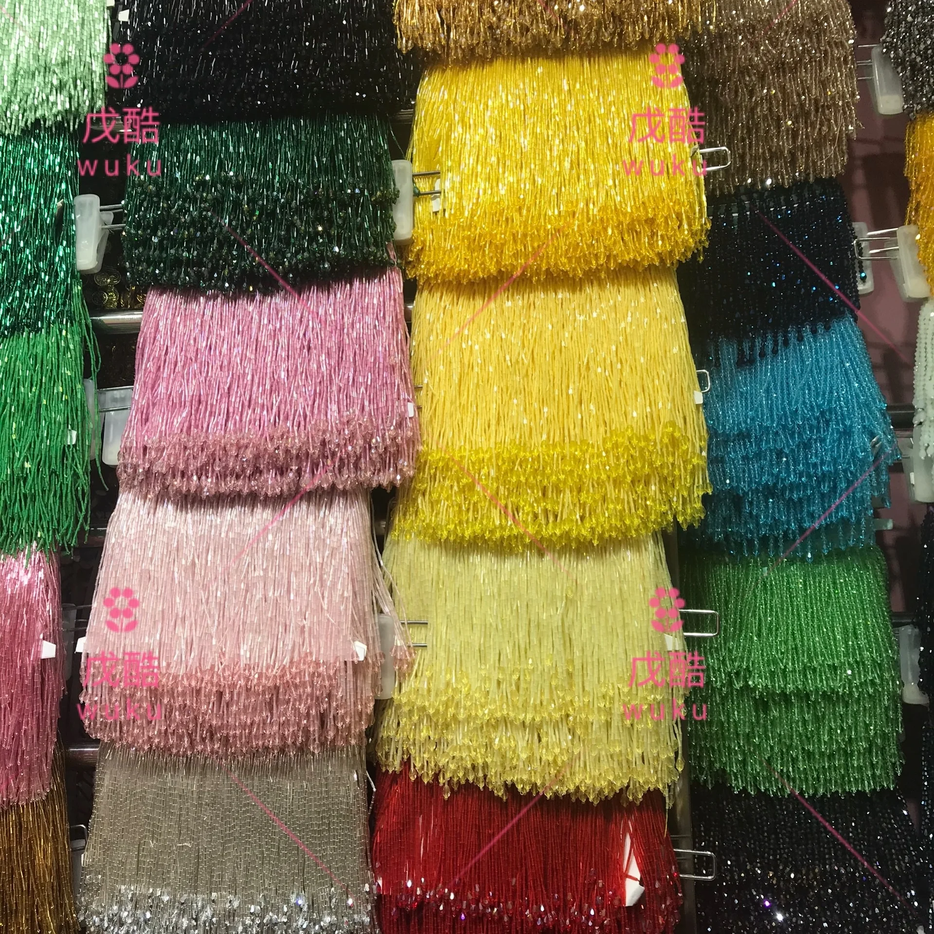 Декоративные бусины с бахромой 15 см с подвеской