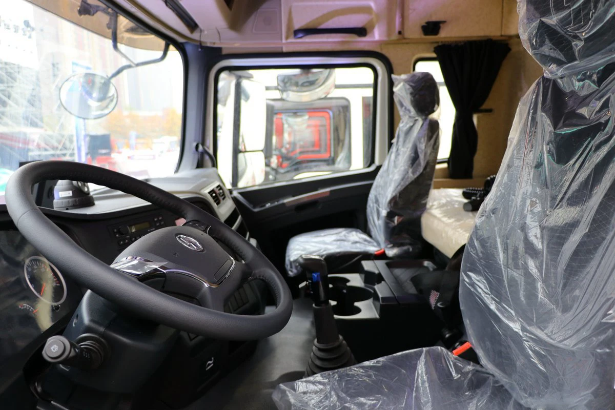 Towing 34.7 ton 4x2 3800mm wheelbase diesel 440hp 324kw engine euro 5 emission standard manual 6 wheeler tractor truck head