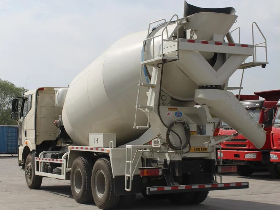 China Brand HOWO 10m3 Concrete Mixer Truck with Euro II Emission Mixer Truck for Sale
